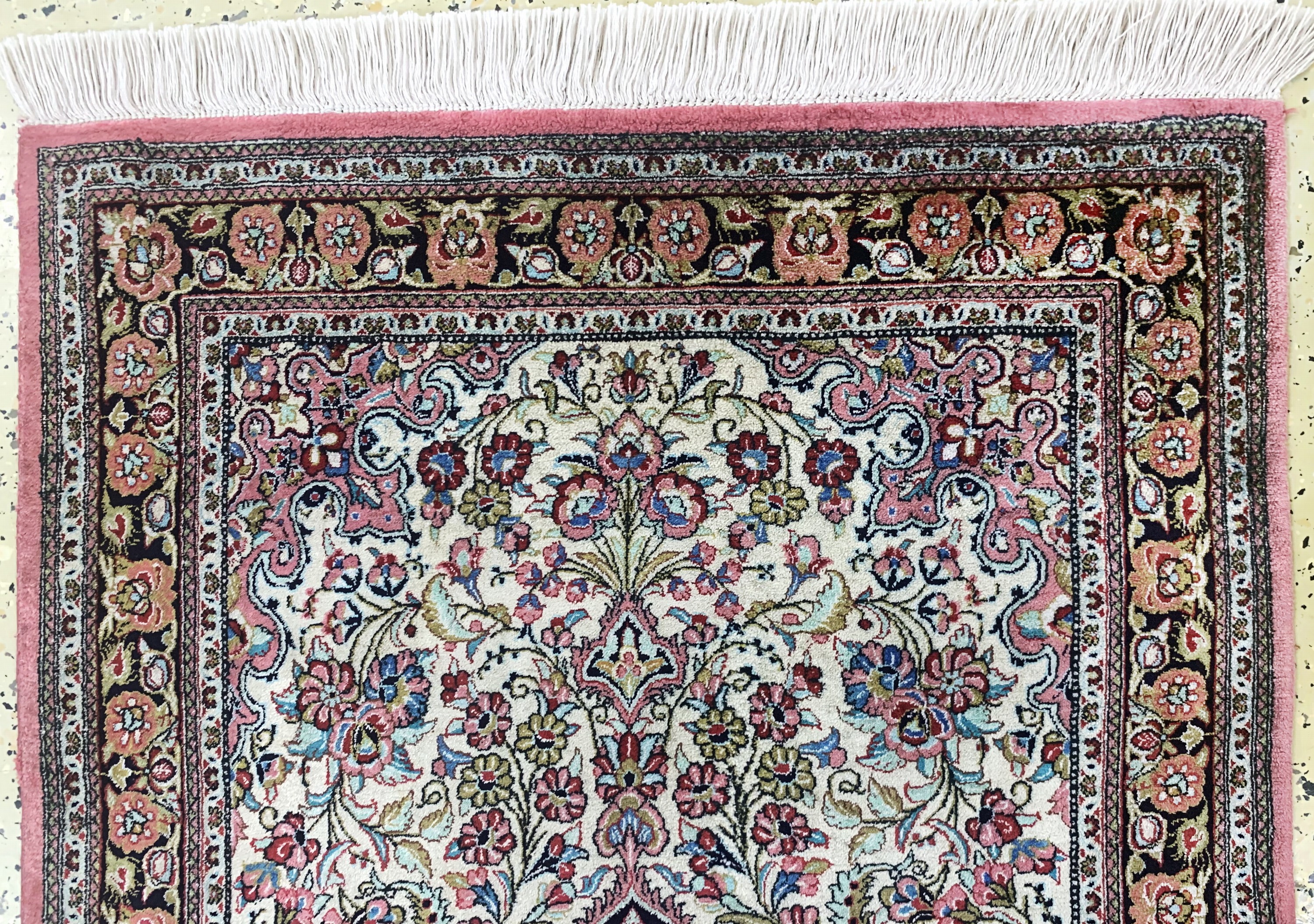 Detail a: Ghom Seide, Persien, Mitte 20.Jhd, reine Naturseide, ca. 123 x 82 cm, EHZ: 1-2