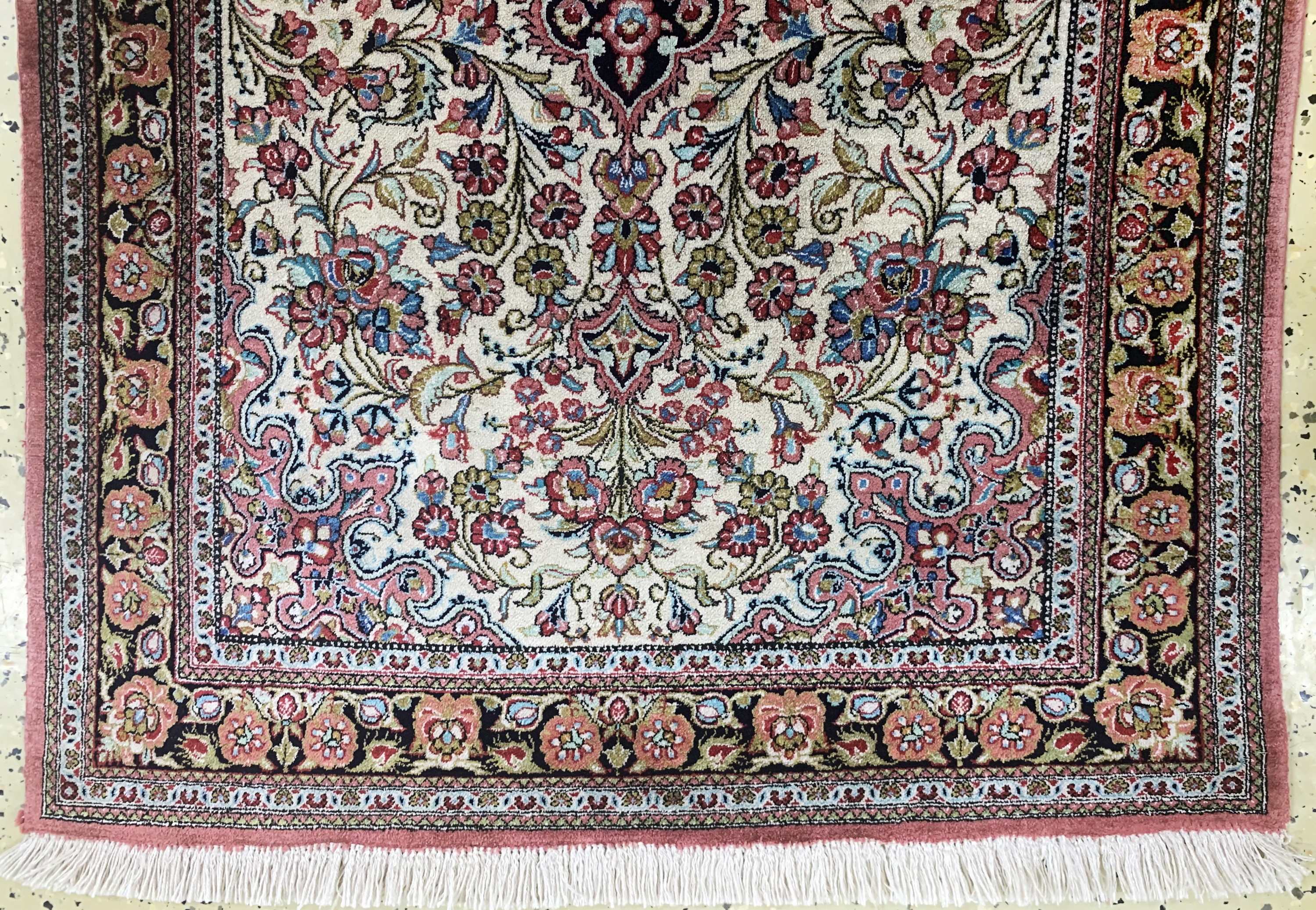 Detail b: Ghom Seide, Persien, Mitte 20.Jhd, reine Naturseide, ca. 123 x 82 cm, EHZ: 1-2