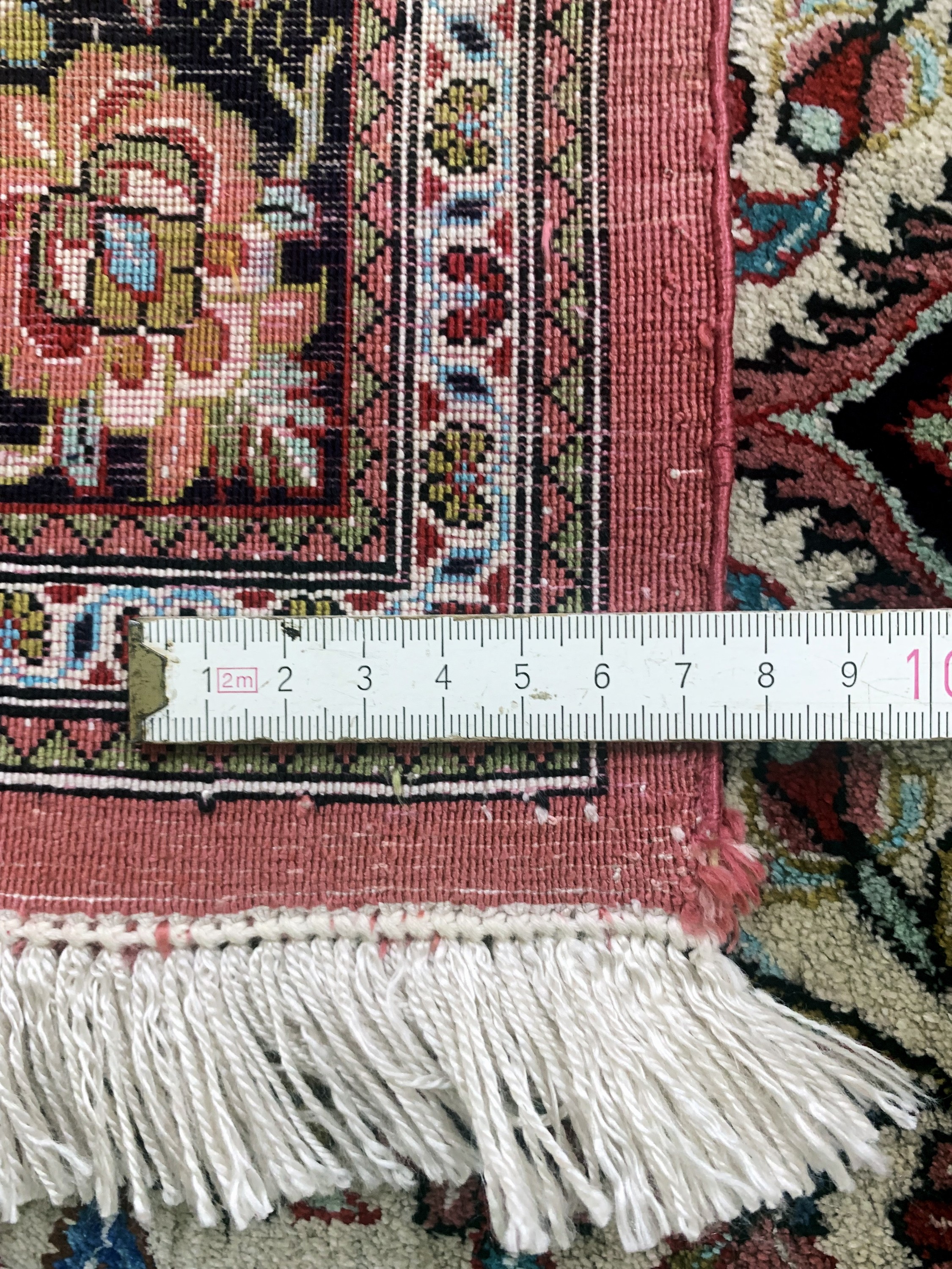 Detail d: Ghom Seide, Persien, Mitte 20.Jhd, reine Naturseide, ca. 123 x 82 cm, EHZ: 1-2