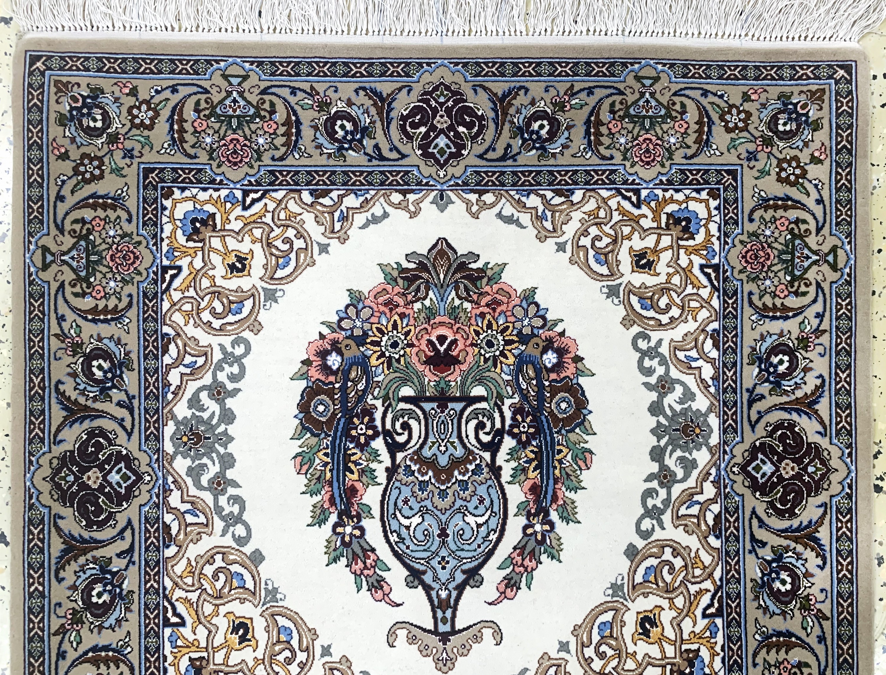 Detail a: Esfahan fein Persien, signiert"Davari", Mitte 20.Jhd, Korkwolle mit und auf Seide, ca.128 x 83 cm, EHZ: 1-2