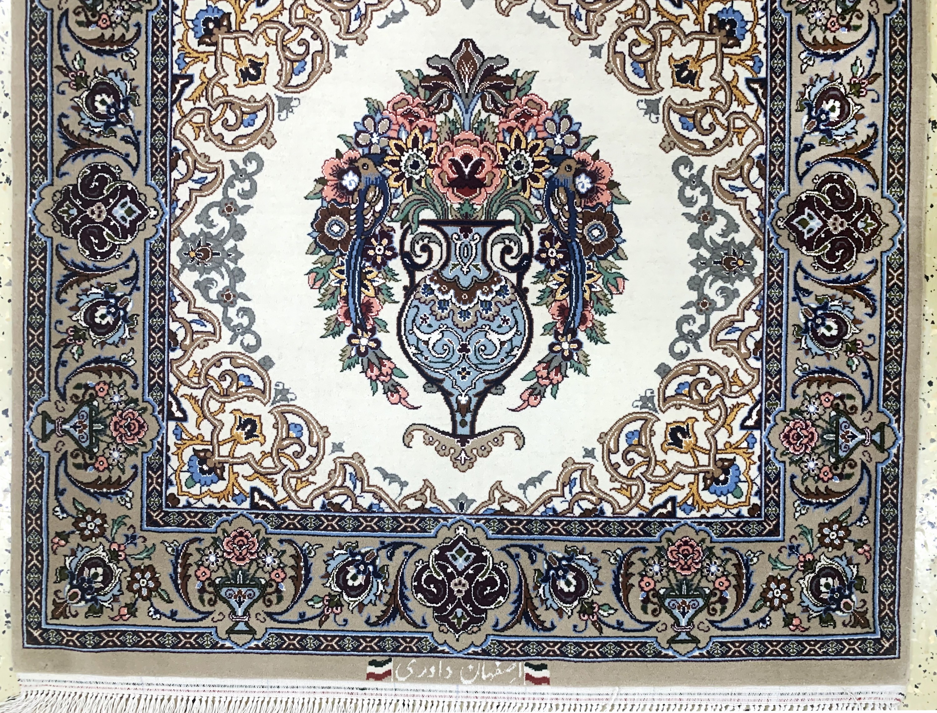 Detail b: Esfahan fein Persien, signiert"Davari", Mitte 20.Jhd, Korkwolle mit und auf Seide, ca.128 x 83 cm, EHZ: 1-2