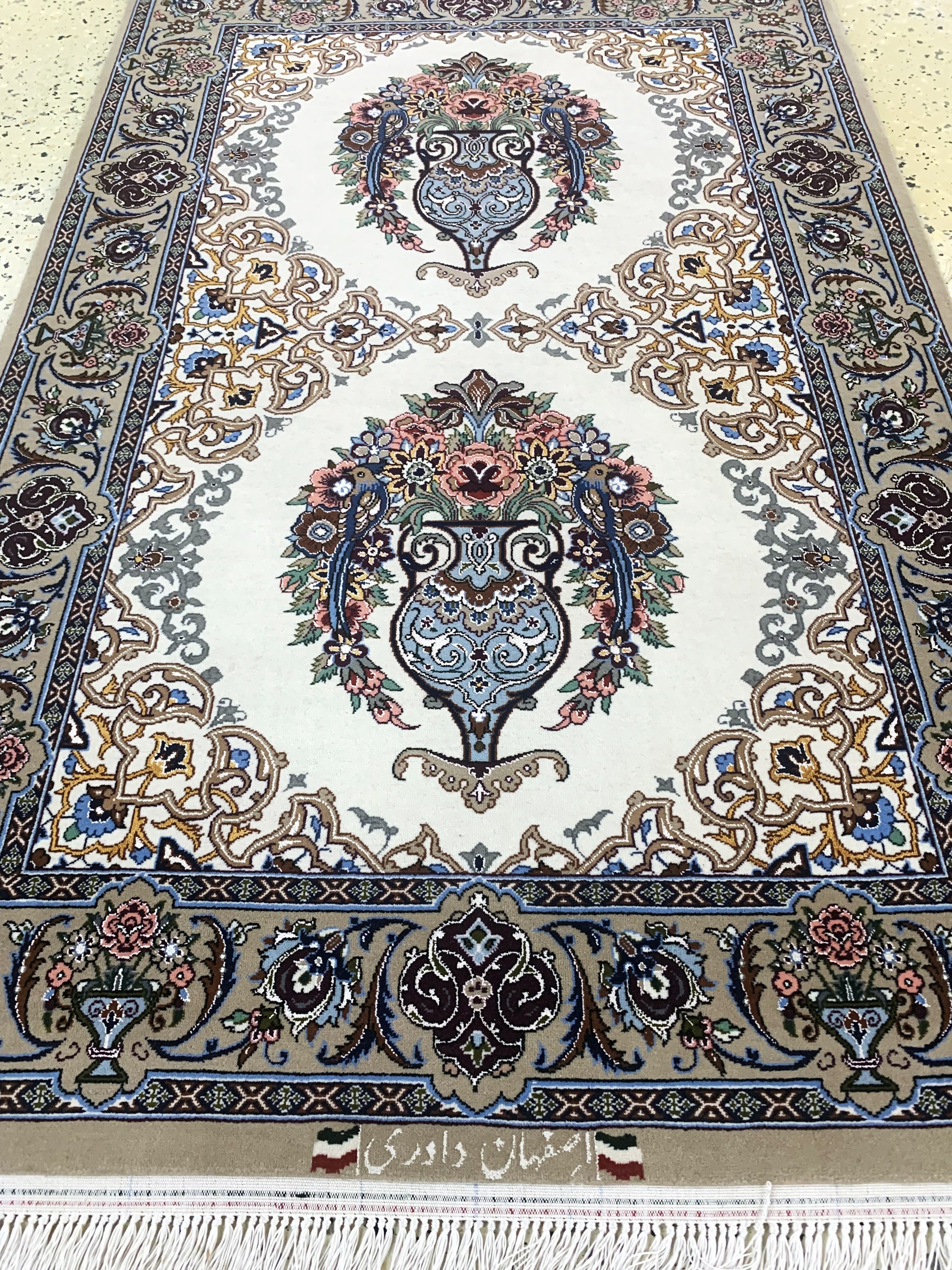 Detail c: Esfahan fein Persien, signiert"Davari", Mitte 20.Jhd, Korkwolle mit und auf Seide, ca.128 x 83 cm, EHZ: 1-2