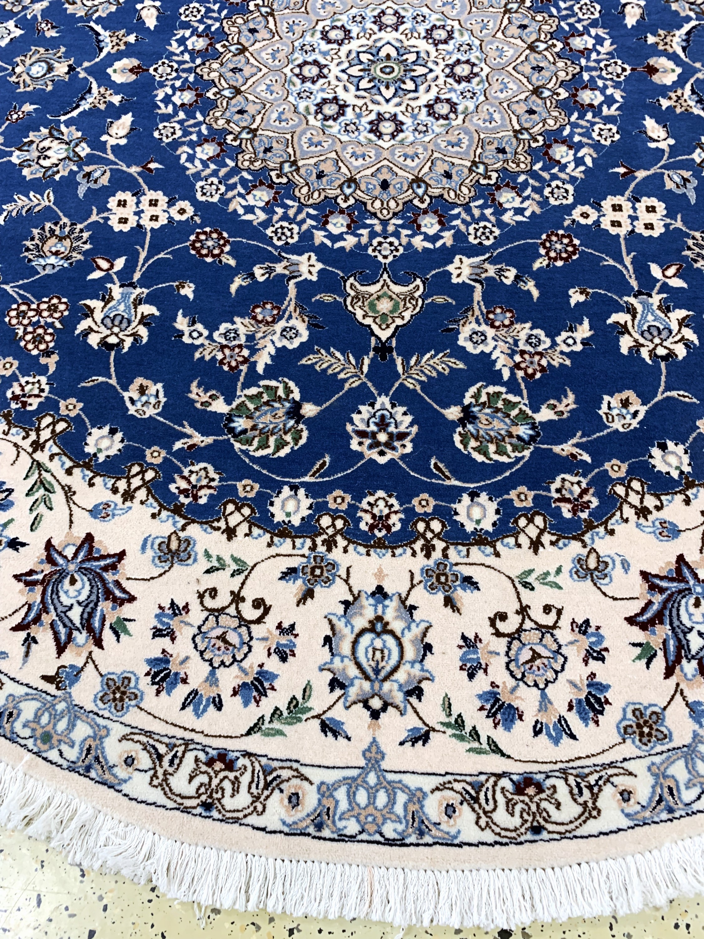 Detail b: Nain fein( 9 La), Persien, Ende 20.Jhd, Korkwolle mit Seide, durchmesser: ca. 210 cm, nahezu neuwertig