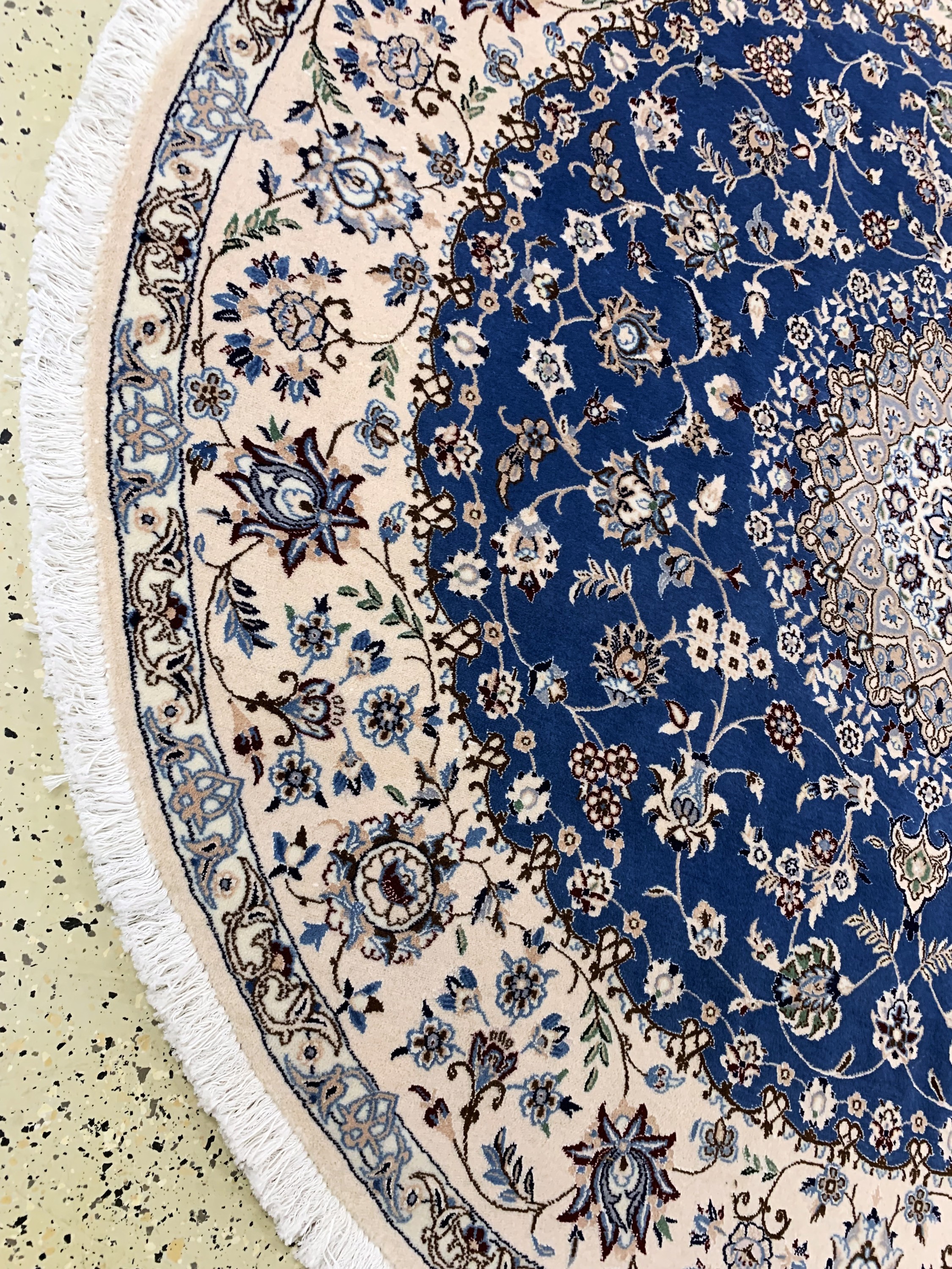Detail c: Nain fein( 9 La), Persien, Ende 20.Jhd, Korkwolle mit Seide, durchmesser: ca. 210 cm, nahezu neuwertig