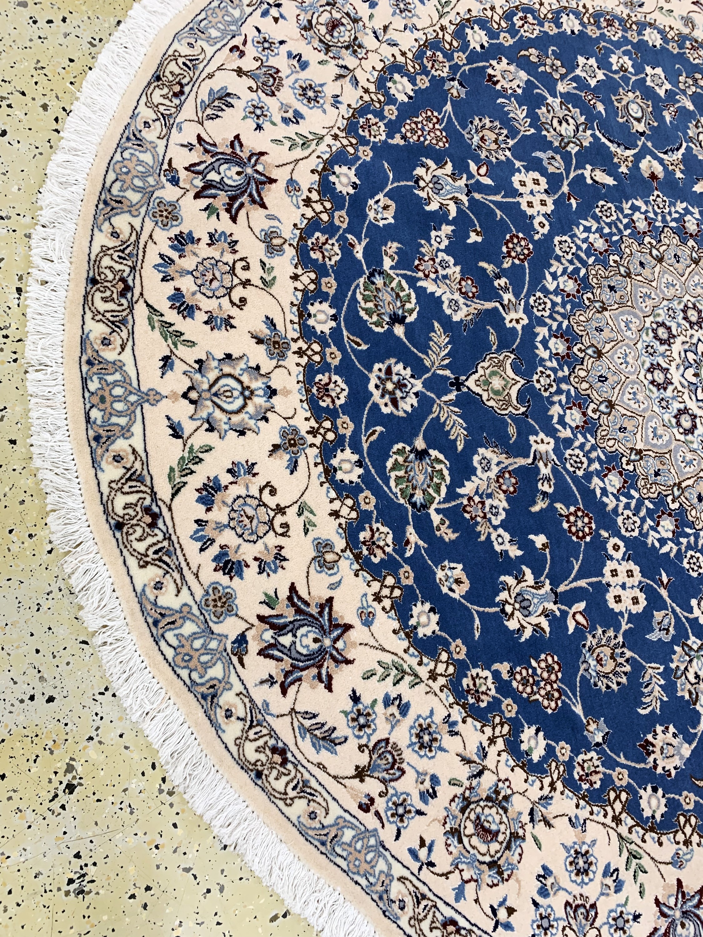 Detail d: Nain fein( 9 La), Persien, Ende 20.Jhd, Korkwolle mit Seide, durchmesser: ca. 210 cm, nahezu neuwertig