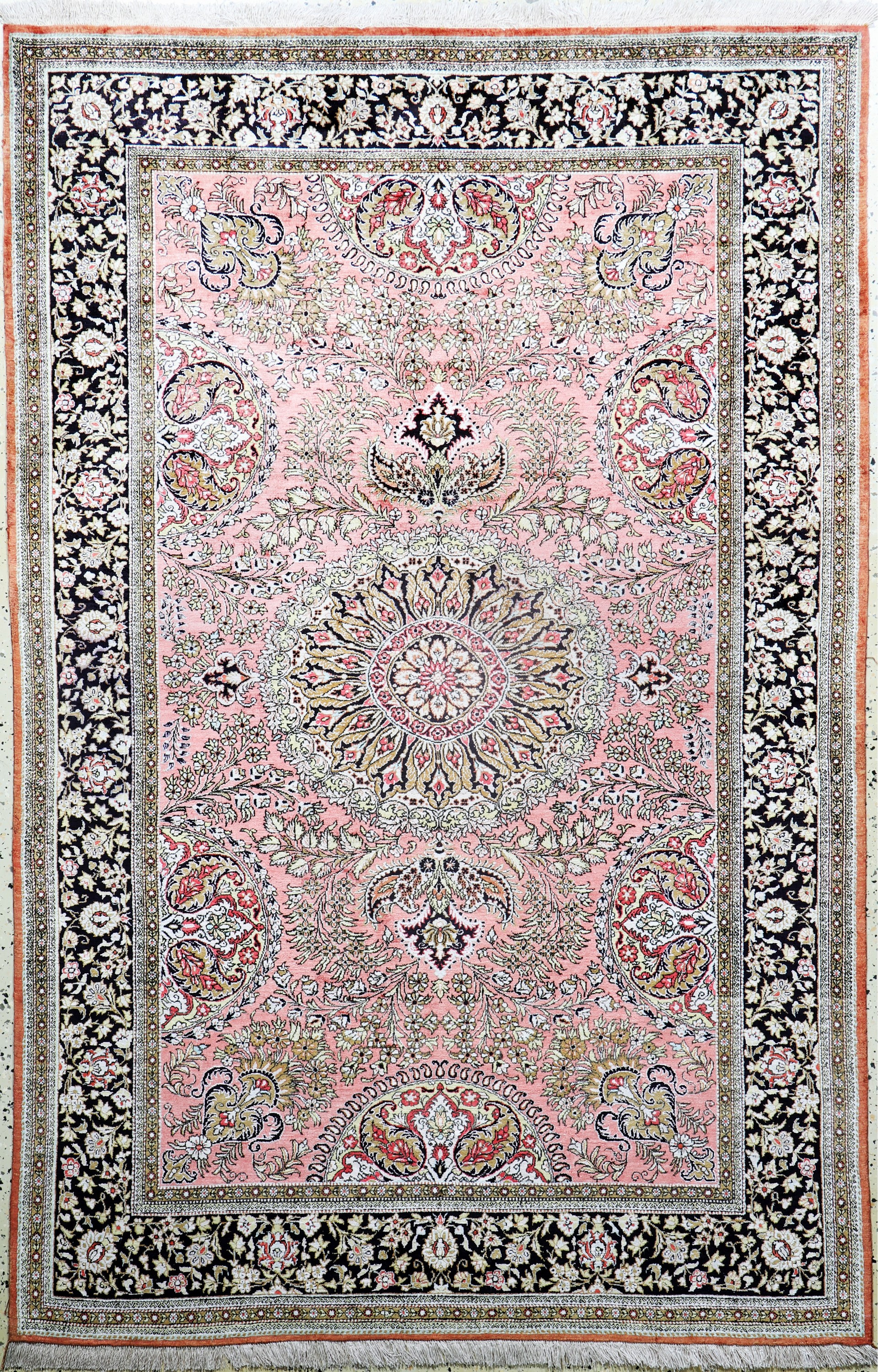 Ghom Seide alt, Persien, Mitte 20.Jhd, reine Naturseide, ca. 212 x 140 cm, leicht verfärbt, EHZ: 1-2