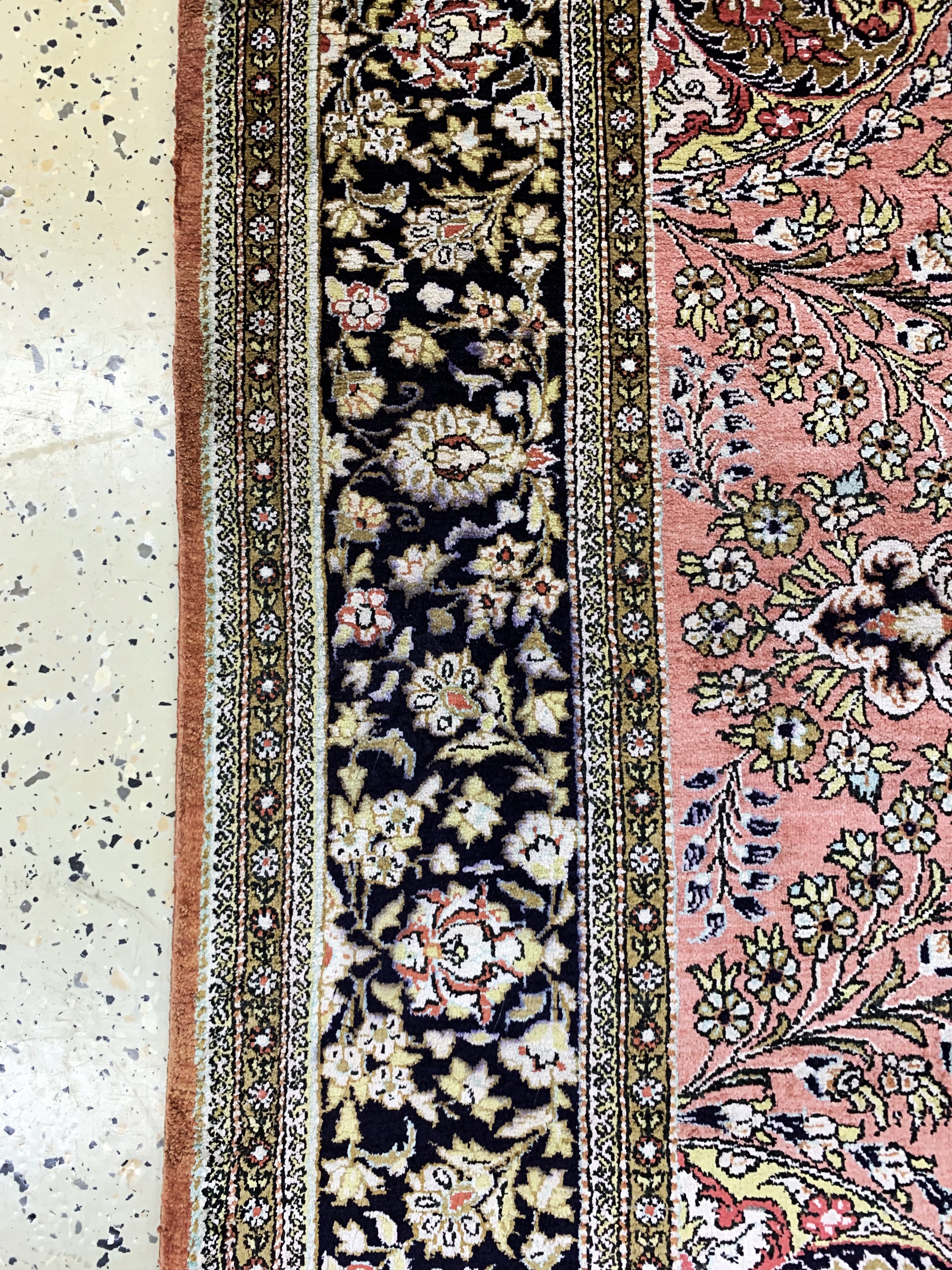 Detail d: Ghom Seide alt, Persien, Mitte 20.Jhd, reine Naturseide, ca. 212 x 140 cm, leicht verfärbt, EHZ: 1-2