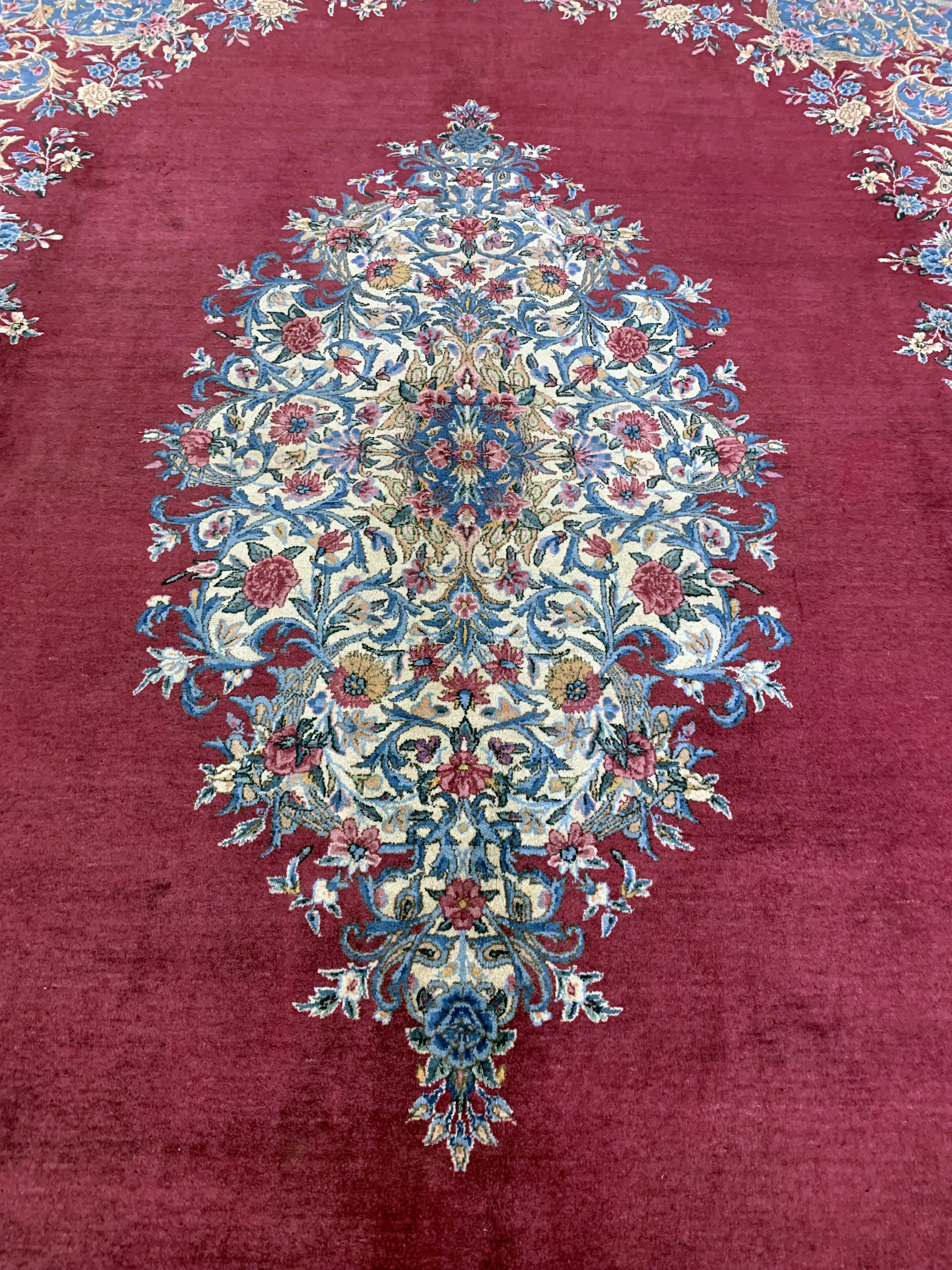 Detail i: Kerman Kork fein Persien, signiert"Ardjmandan", Anfang 20.Jhd, Korkwolleauf Baumwolle, ca. 400 x 290 cm, gereinigt, EHZ: 1-2(restauriert)