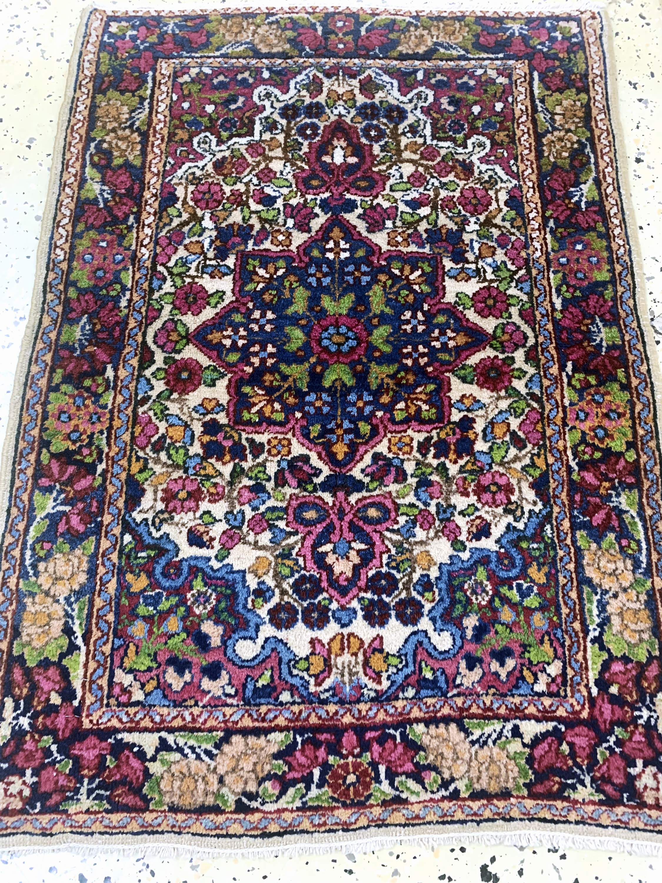 Detail b: 2 antike Persische Poshtis, Kerman & Sarogh, um 1900, Wolle auf Baumwolle, ca. 85 x60 cm, EHZ: 2