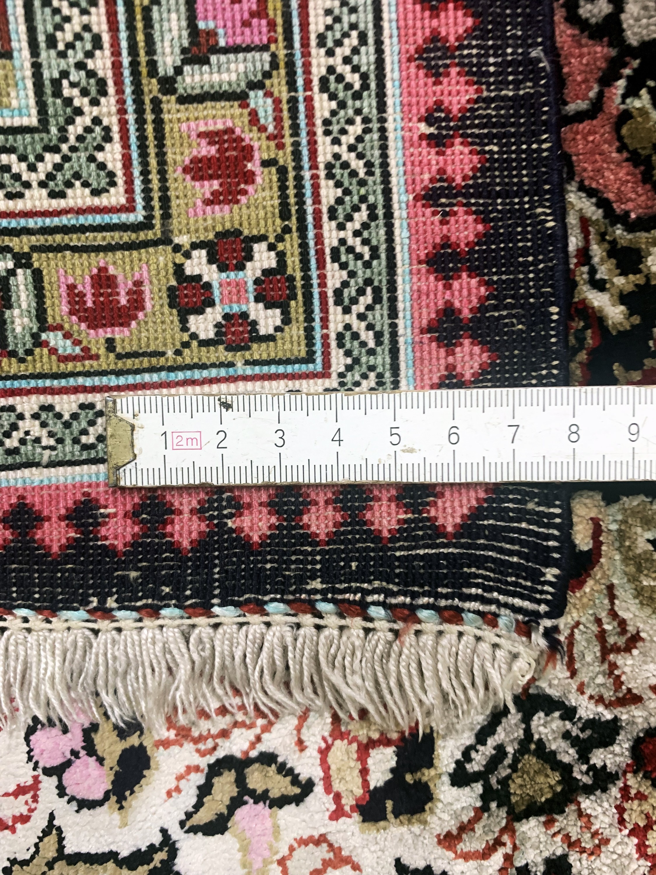 Detail c: 1 paar Ghom Seide, Persien, Mitte 20.Jhd, reine Naturseide, ca. 82 x 61 cm, nahezu neuwertig
