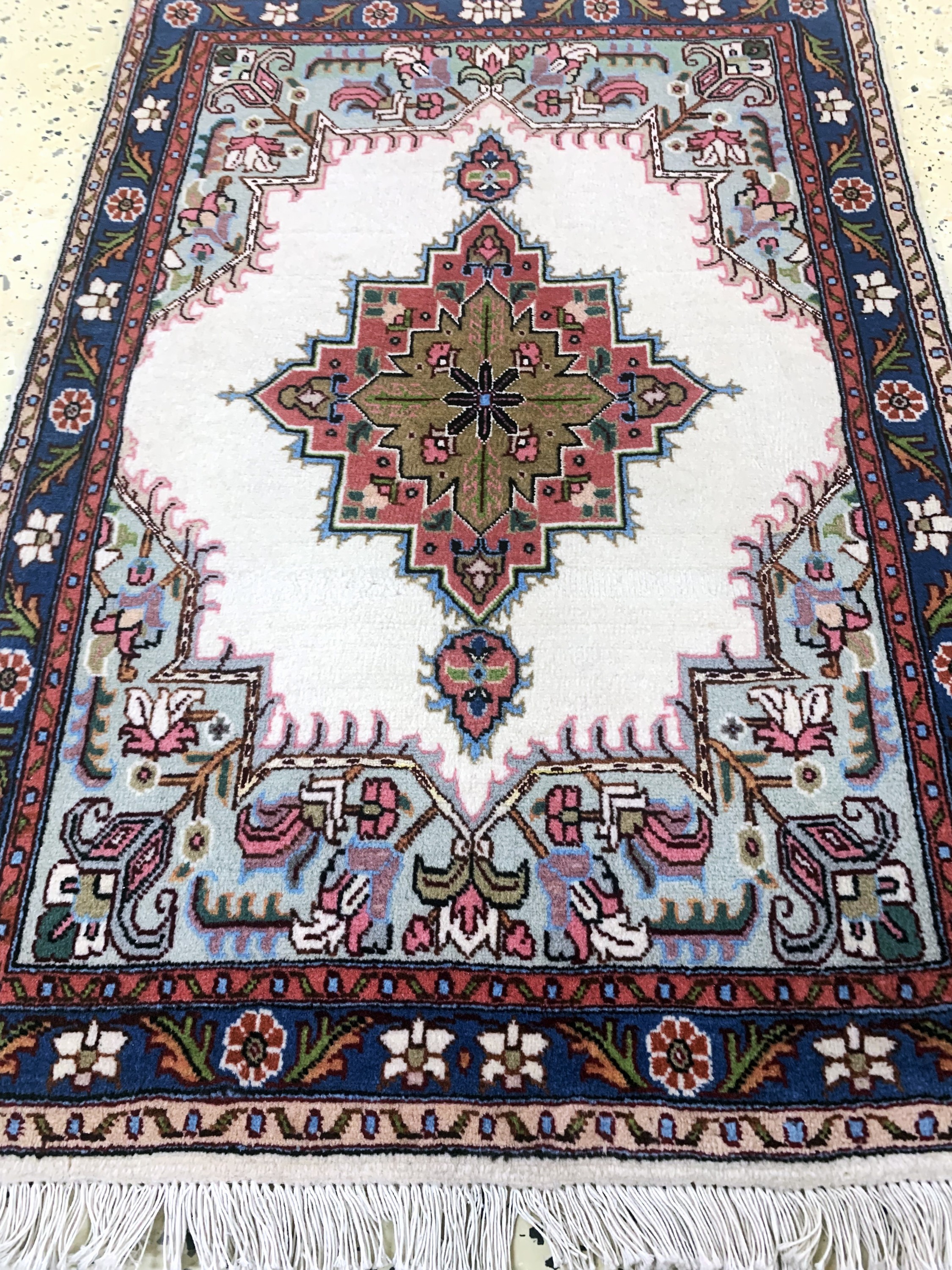 Detail b: 1 paar Täbriz fein(50 Raj), Persien, Ende 20.Jhd, Korkwolle mit Seide, ca. 88 x 60 cm, EHZ: 2