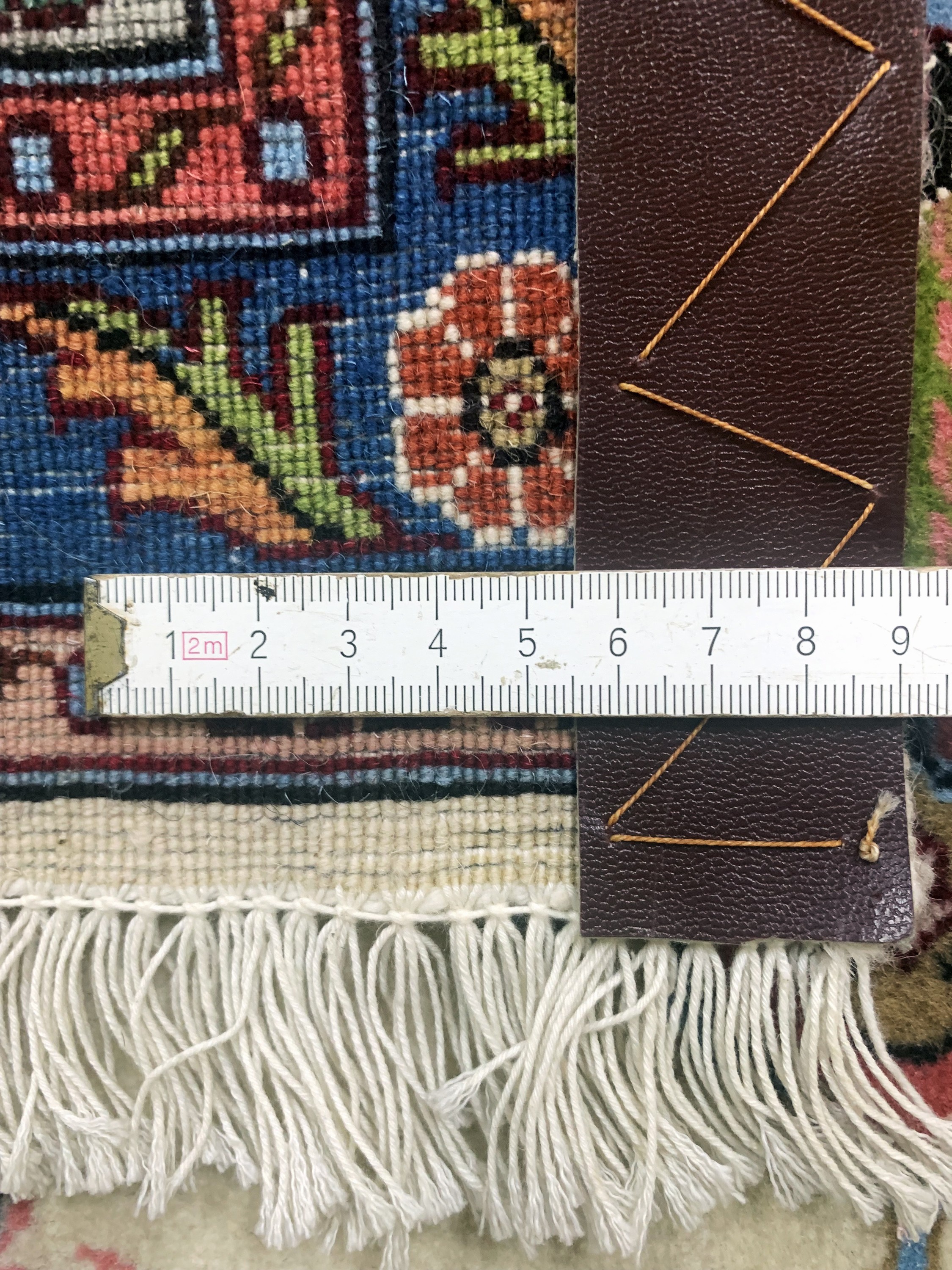 Detail c: 1 paar Täbriz fein(50 Raj), Persien, Ende 20.Jhd, Korkwolle mit Seide, ca. 88 x 60 cm, EHZ: 2