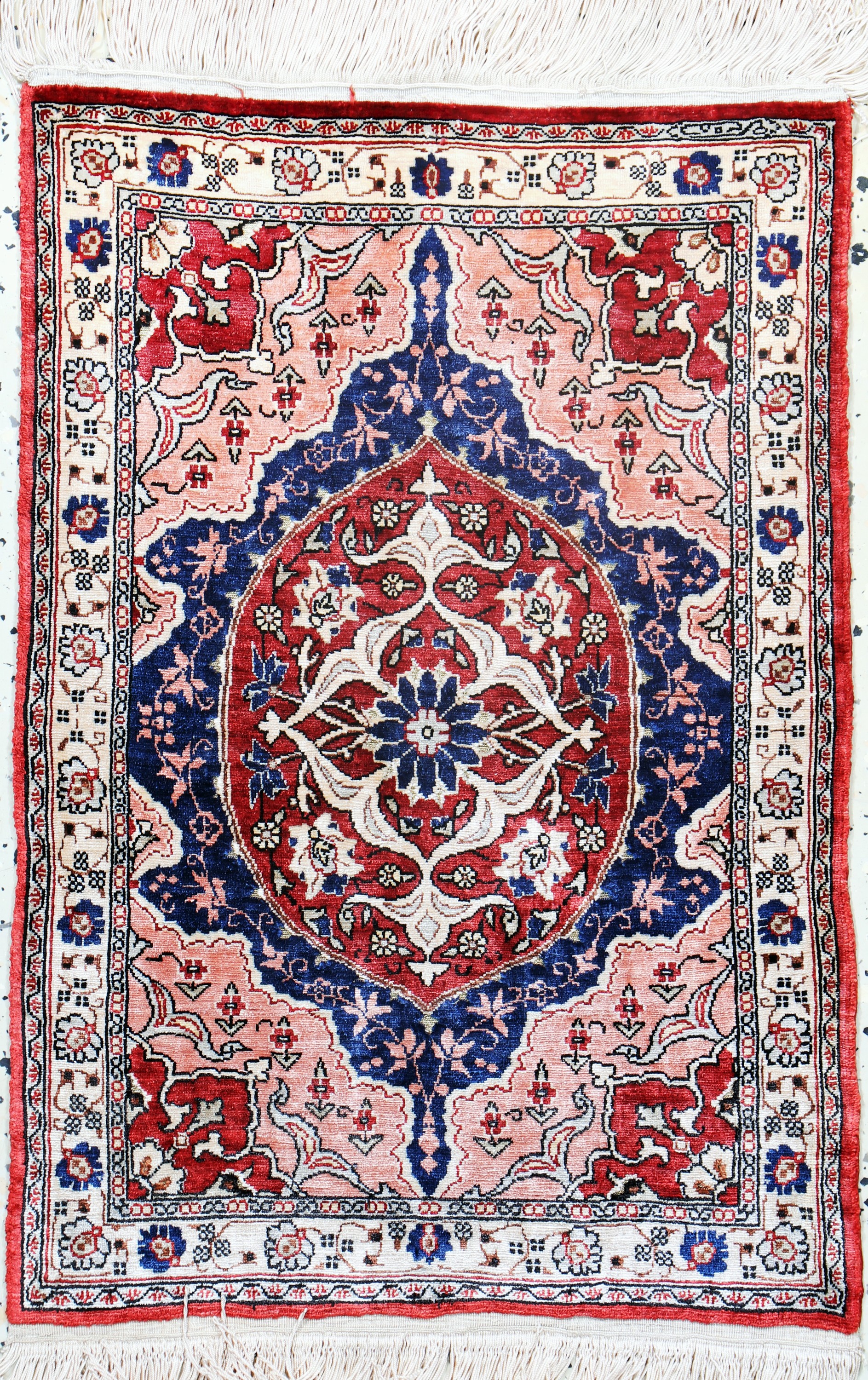 Hereke Seide signiert, Türkei, Anfang 20.Jhd, reine Naturseide"Metallbroschiert", ca. 57 x 40 cm, EHZ: 1-2