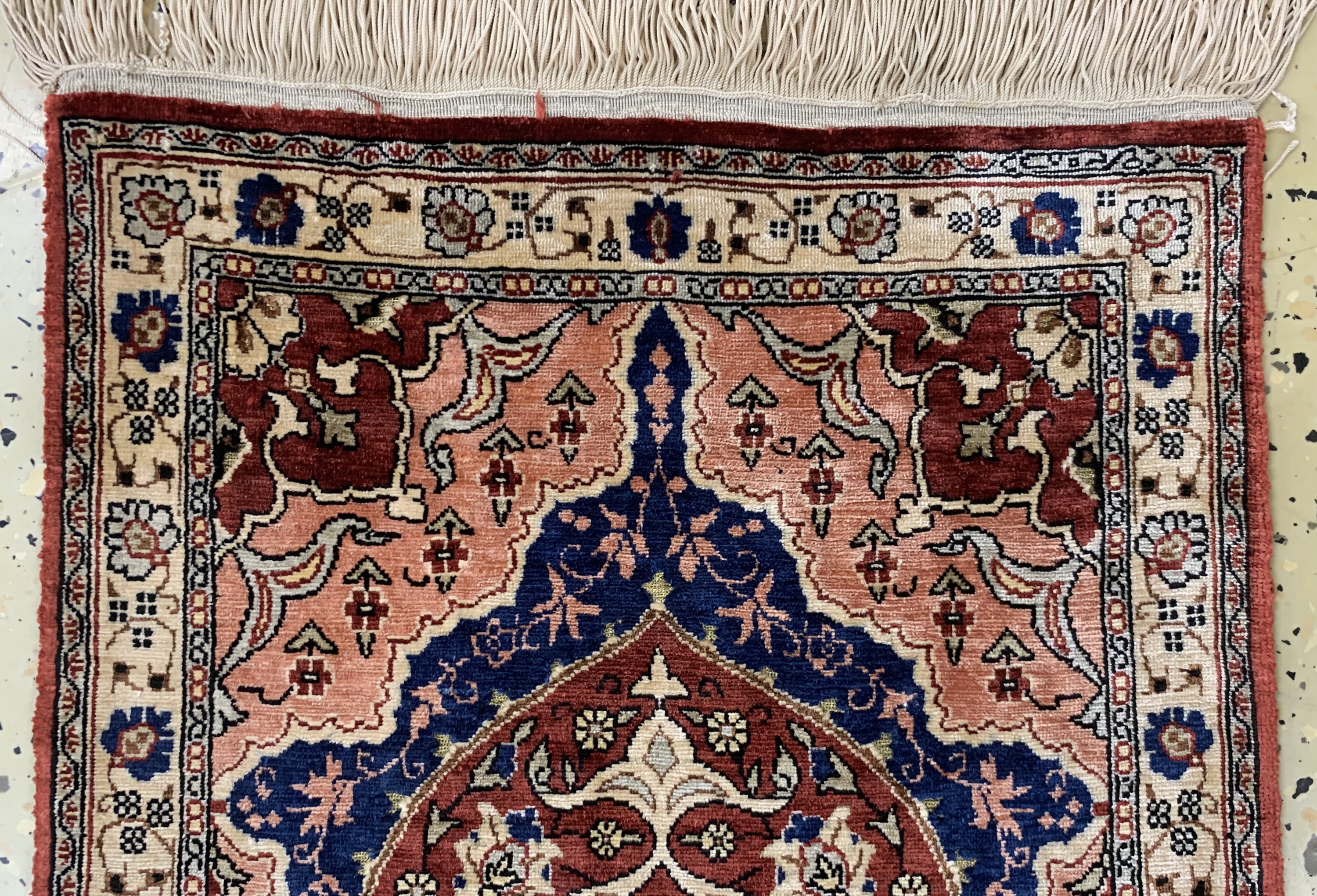 Detail a: Hereke Seide signiert, Türkei, Anfang 20.Jhd, reine Naturseide"Metallbroschiert", ca. 57 x 40 cm, EHZ: 1-2