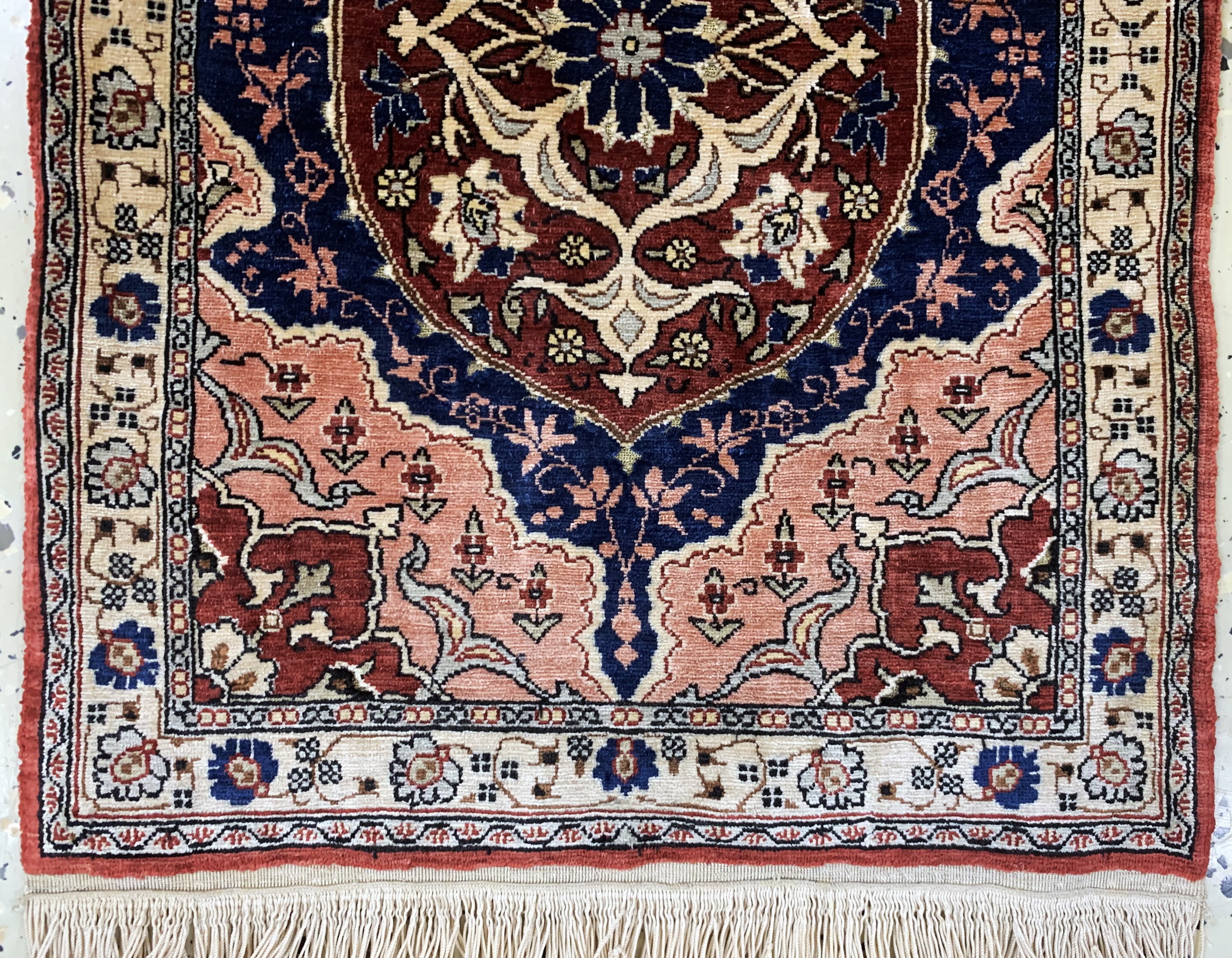 Detail b: Hereke Seide signiert, Türkei, Anfang 20.Jhd, reine Naturseide"Metallbroschiert", ca. 57 x 40 cm, EHZ: 1-2