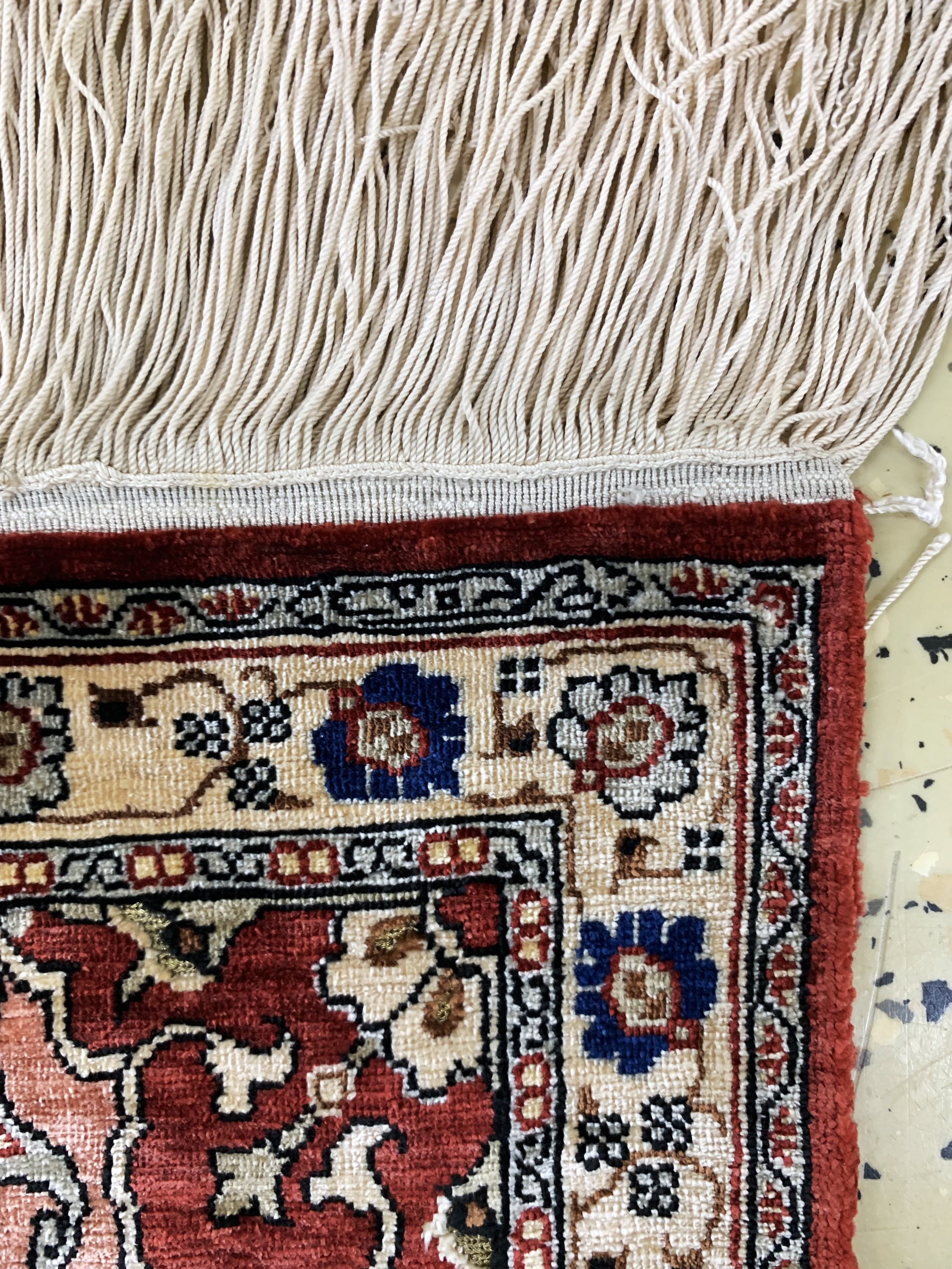 Detail d: Hereke Seide signiert, Türkei, Anfang 20.Jhd, reine Naturseide"Metallbroschiert", ca. 57 x 40 cm, EHZ: 1-2