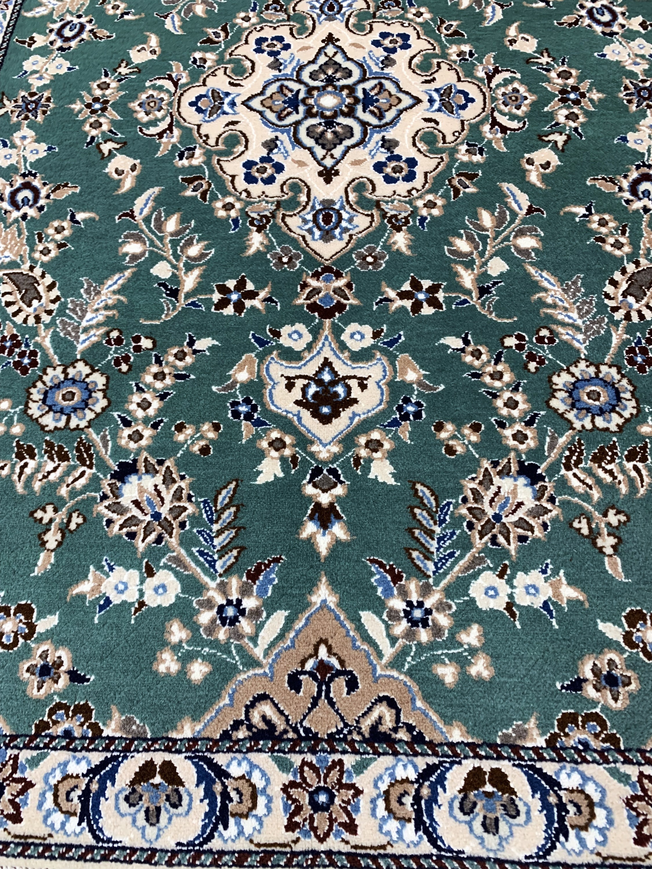 Detail c: 1 paar Nain, Persien, Ende 20.Jhd, Wolle mit Seide, ca. 130 x 90 cm, EHZ: 1-2