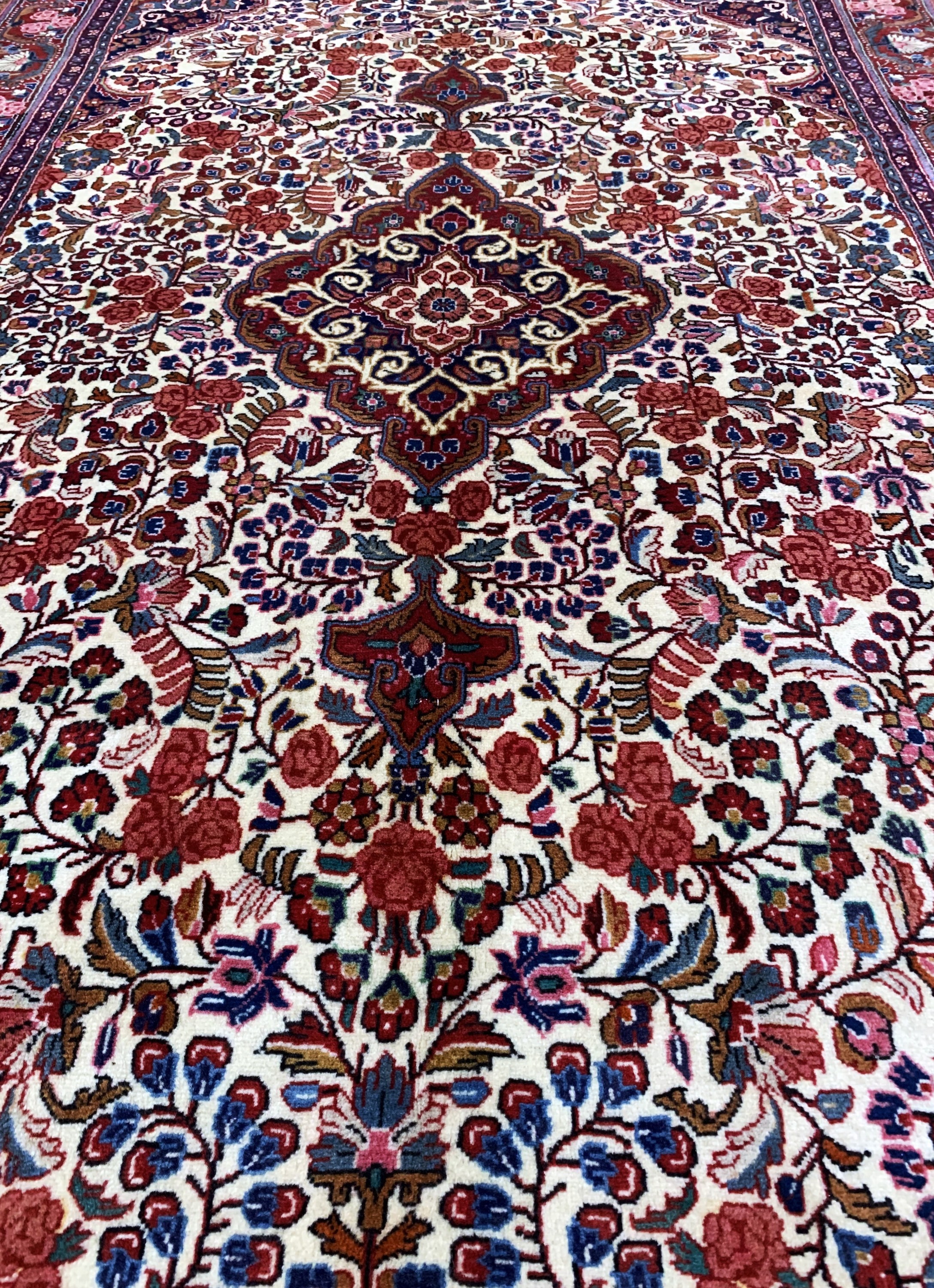 Detail e: Ghiasabad Kork fein, Persien, Mitte 20.Jhd,Korkwolle auf Baumwolle, ca. 214 x 136 cm, EHZ: 1-2