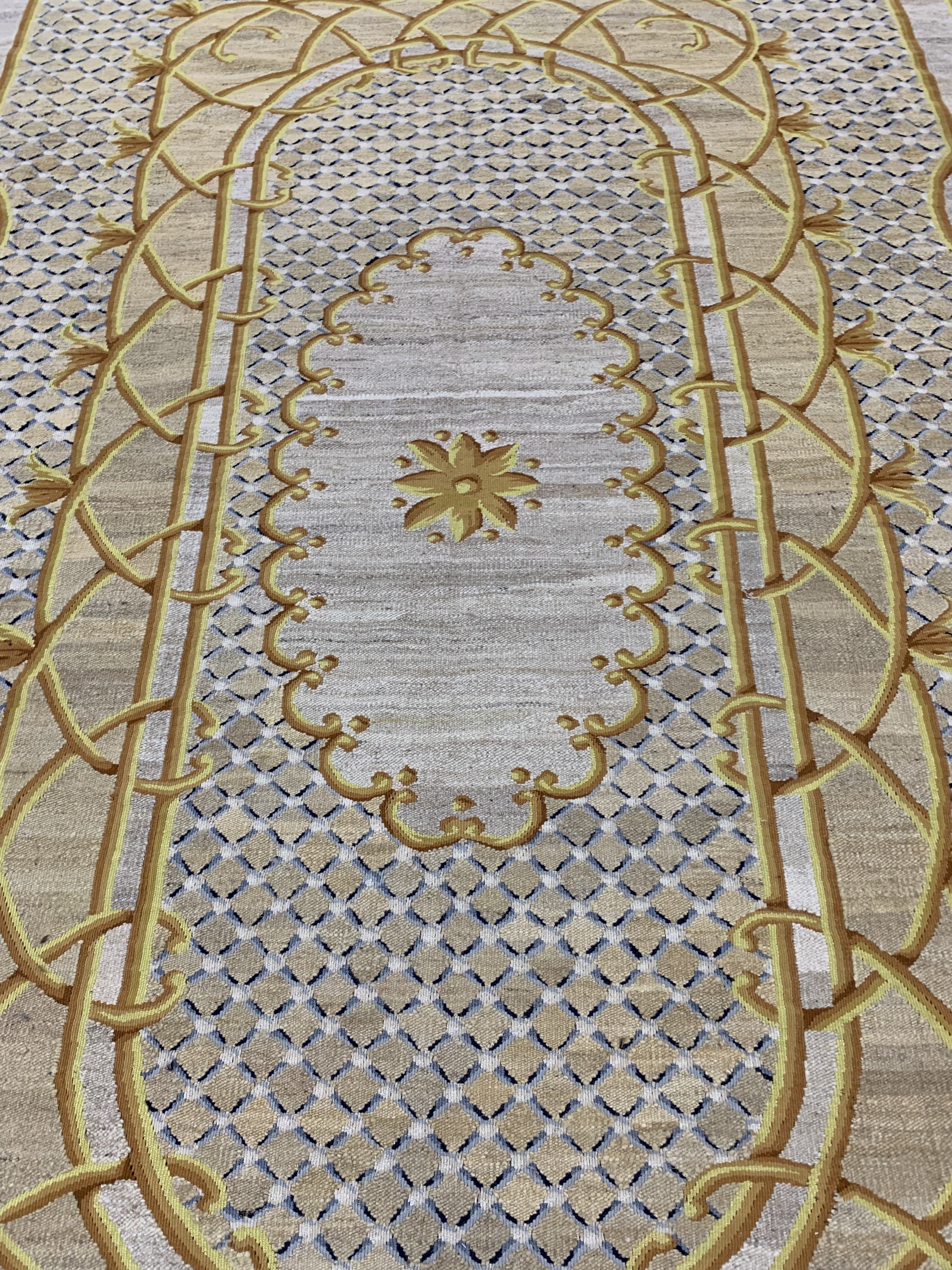 Detail d: Aubusson"flachgewebt", China, Mitte 20.Jhd,Wolle auf Baumwolle, ca. 370 x 270 cm, nehezu neuwertig