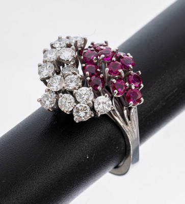 Image 26975927 - 18 kt Gold Brillant-Rubin-Ring, WG 750/000,13 Brillanten zus. ca. 1.30 ct ...