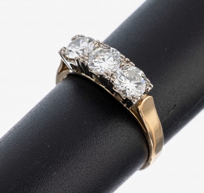 Image 26975933 - 14 kt Gold Brillant-Ring, GG/WG 585/000, 3 in WG gefasste Brillanten zus. ca. 1.40 ct ...