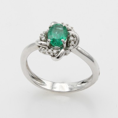 26975951a - Ring mit Smaragd und Brillanten, WG 750/000,Ringkopf mit verschlungenen Elementen, ...