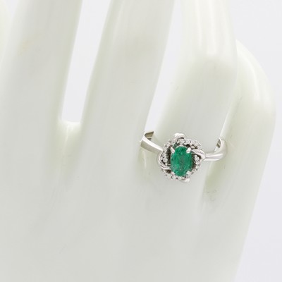 26975951b - Ring mit Smaragd und Brillanten, WG 750/000,Ringkopf mit verschlungenen Elementen, ...