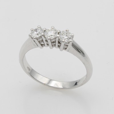 26975953a - Ring mit Brillanten, WG 750/000, 3 Brill. zus. ca. 0.60 ct Weiß-l.get.Weiß/si, RW ca. ...