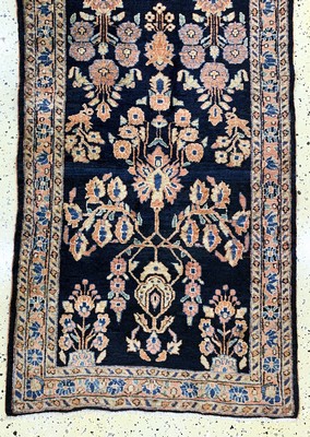 26975954c - Us Re-Import Sarogh antik, Persien, um 1900, Wolle auf Baumwolle, ca. 295 x 80 cm, ...