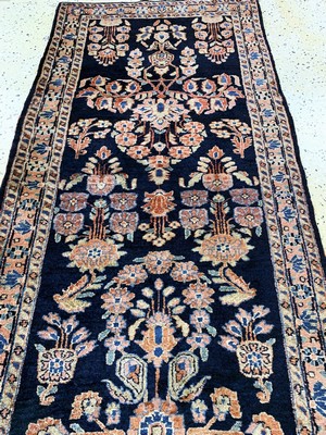 26975954d - Us Re-Import Sarogh antik, Persien, um 1900, Wolle auf Baumwolle, ca. 295 x 80 cm, ...
