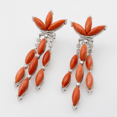 Image Paar Ohrgehänge mit Koralle und Brillanten, WG 750/000, 3 Reihen Abhängungen, ...