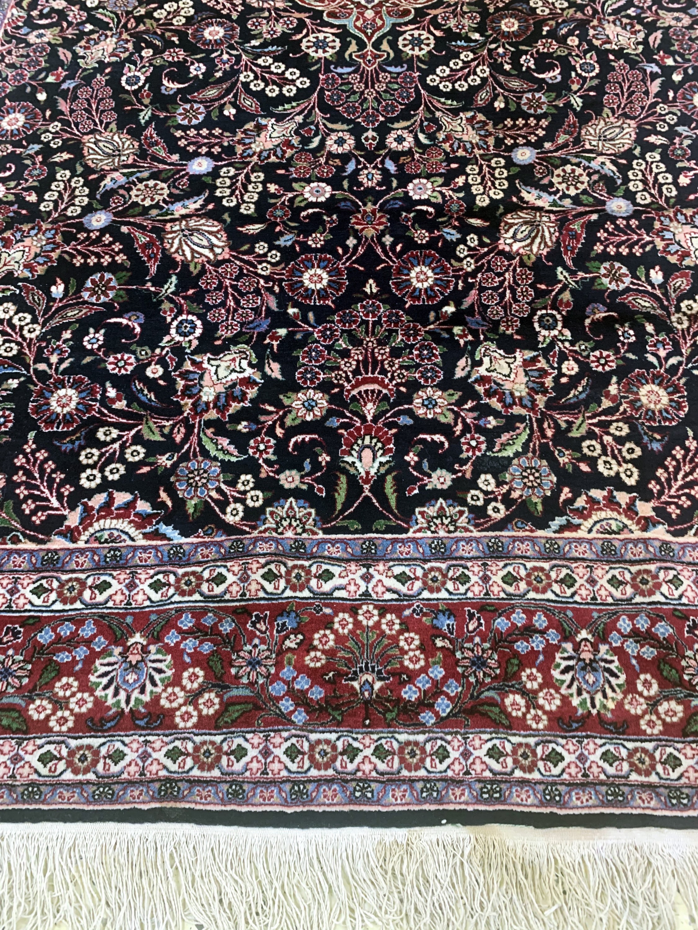 Detail b: Sarogh, Persien, Mitte 20.Jhd., Wolle auf Baumwolle, ca. 303 x 206 cm, EHZ: 2, reinigungsbedürftig