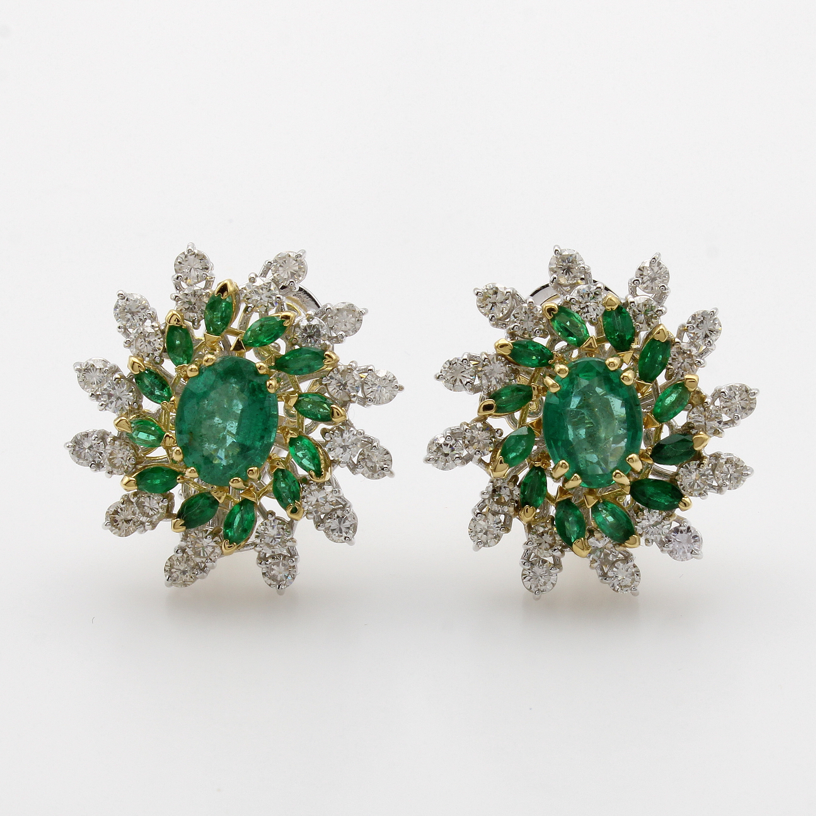Image 26976209 - Paar Ohrstecker mit Smaragden und Brillanten, WG/GG 750/000, 2 ovale, fac. Smaragde ...