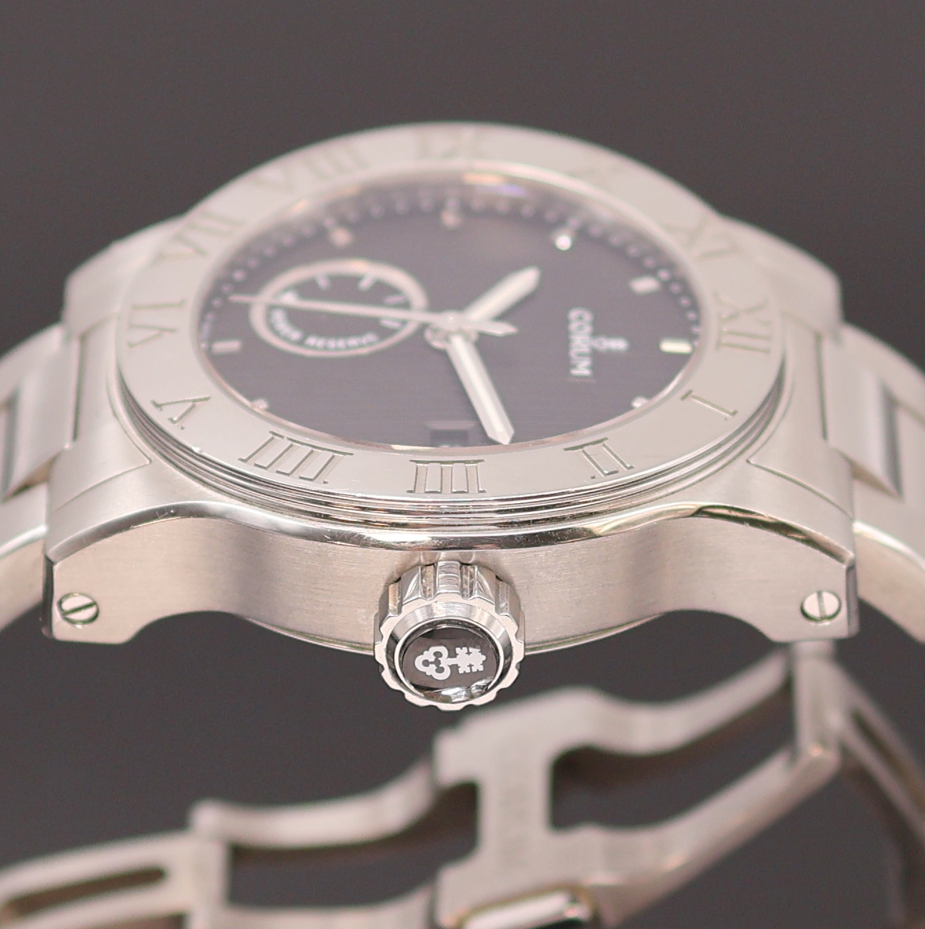 Detail d: CORUM Romulus Herrenarmbanduhr Referenz 02.0001, Schweiz um 2005, Automatik, Edelstahlgeh., Boden u. Krone verschr., orig. Stahlband m. dopp. ...