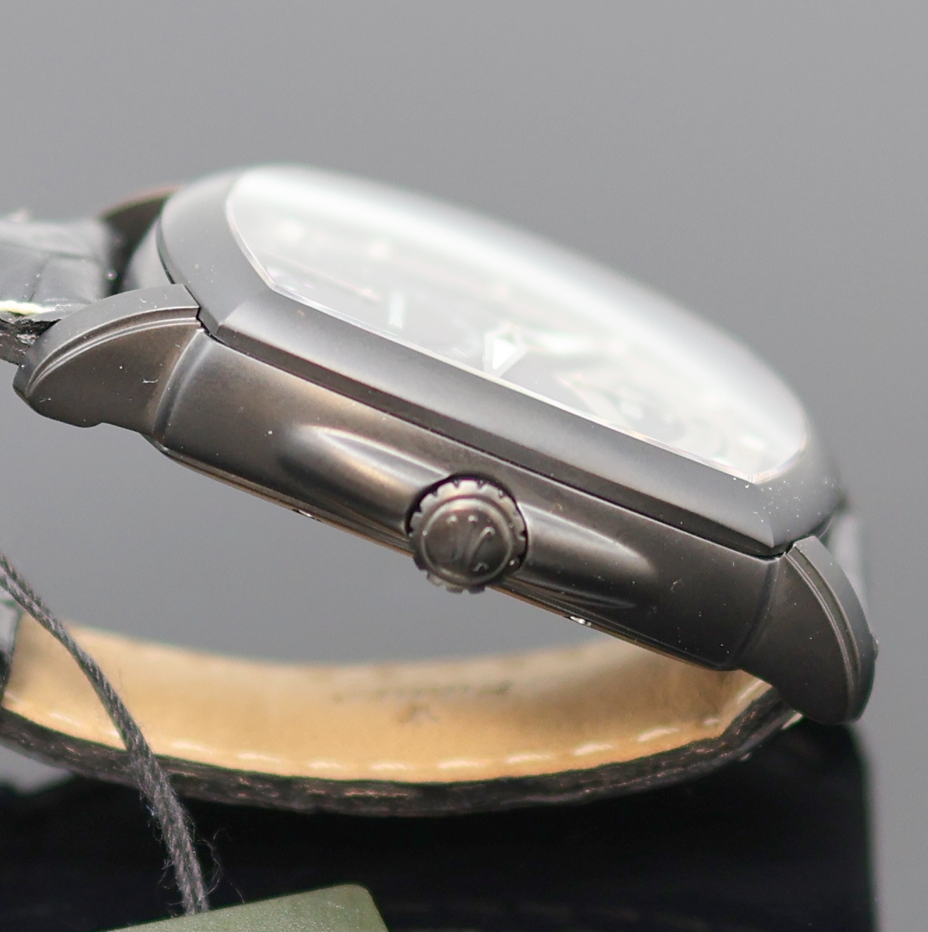 Detail c: CIMIER Jours Retrogrades Herrenarmbanduhr Referenz 5103, Schweiz um 2020, quarz, geschw. Edelstahlgeh., Boden 8-fach verschr., orig. Lederband m. ...