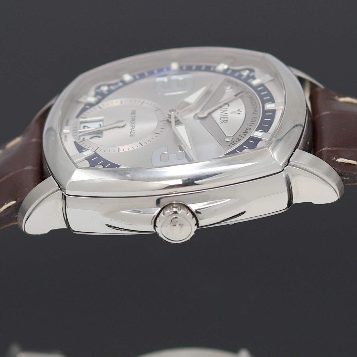 Detail d: CIMIER Jours Retrogrades Herrenarmbanduhr Referenz 5103, Schweiz um 2020, quarz, Edelstahlgeh., Boden 8-fach verschr., orig. Lederband m. Faltschl., ...