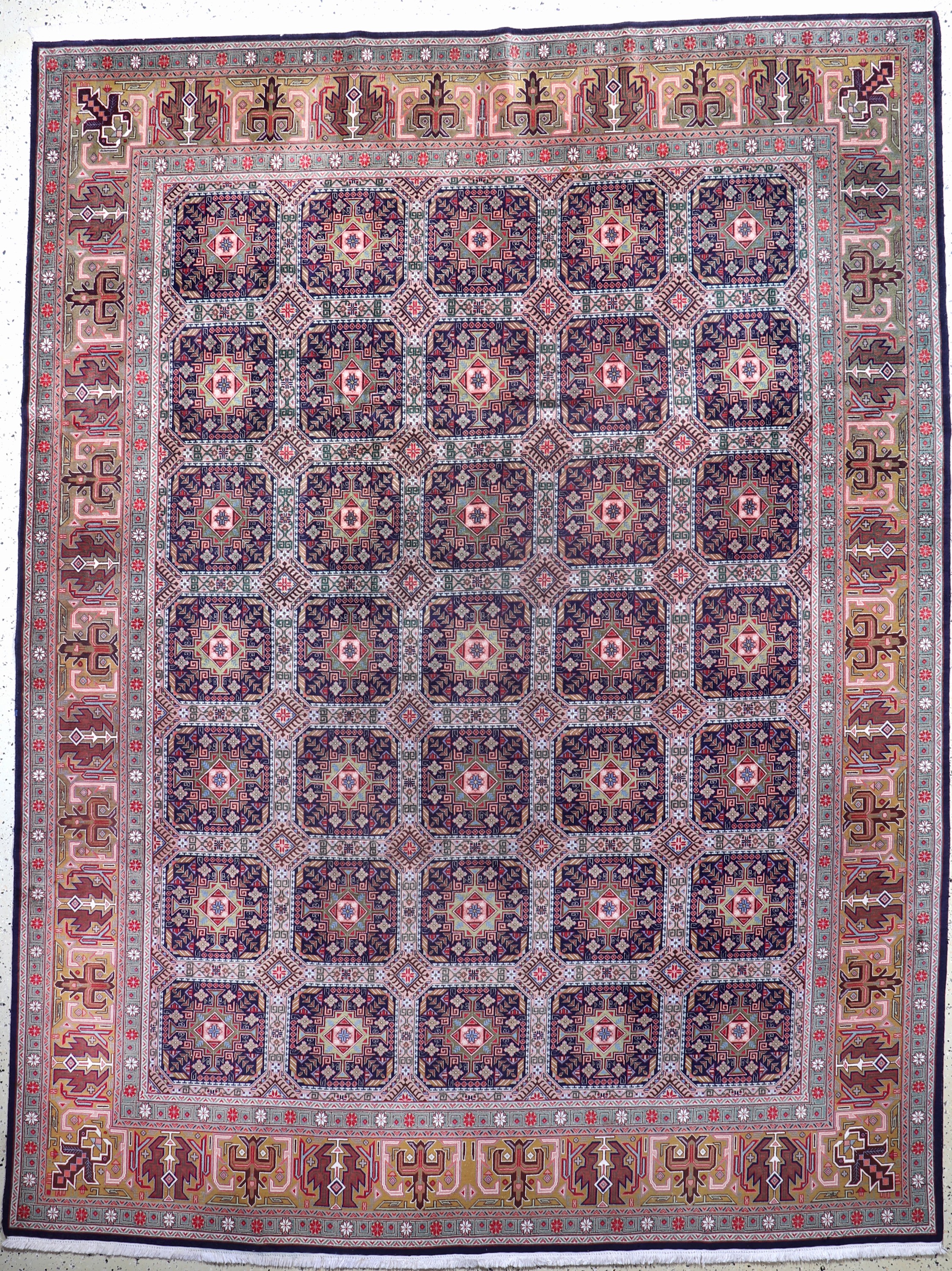 Täbriz fein(50 Raj), Persien, Mitte 20.Jhd,Korkwolle auf Baumwolle, ca. 323 x 250 cm, ca.500.000 Kn/qm, gereinigt, EHZ: 2(Mottenfraß)
