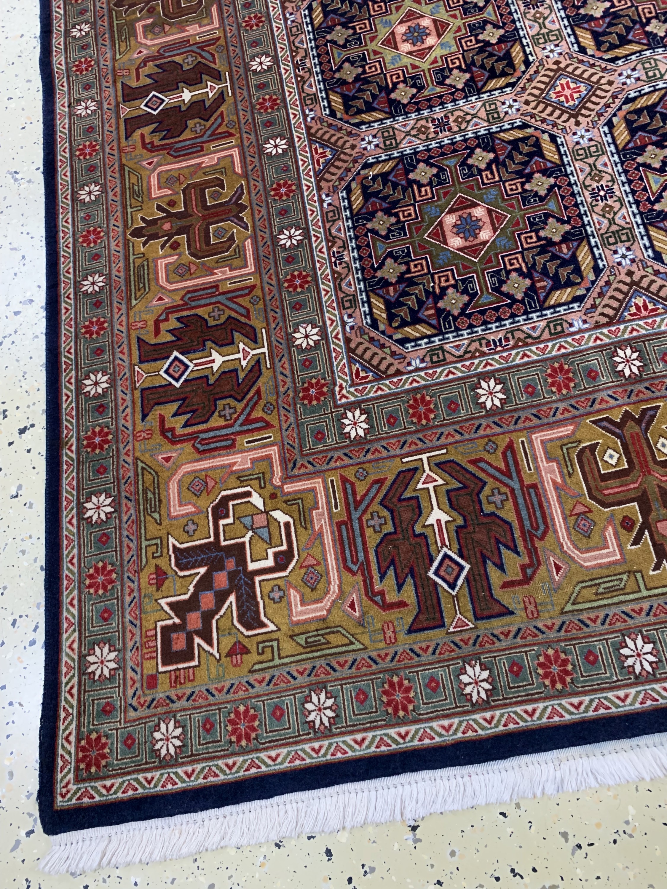 Detail c: Täbriz fein(50 Raj), Persien, Mitte 20.Jhd,Korkwolle auf Baumwolle, ca. 323 x 250 cm, ca.500.000 Kn/qm, gereinigt, EHZ: 2(Mottenfraß)
