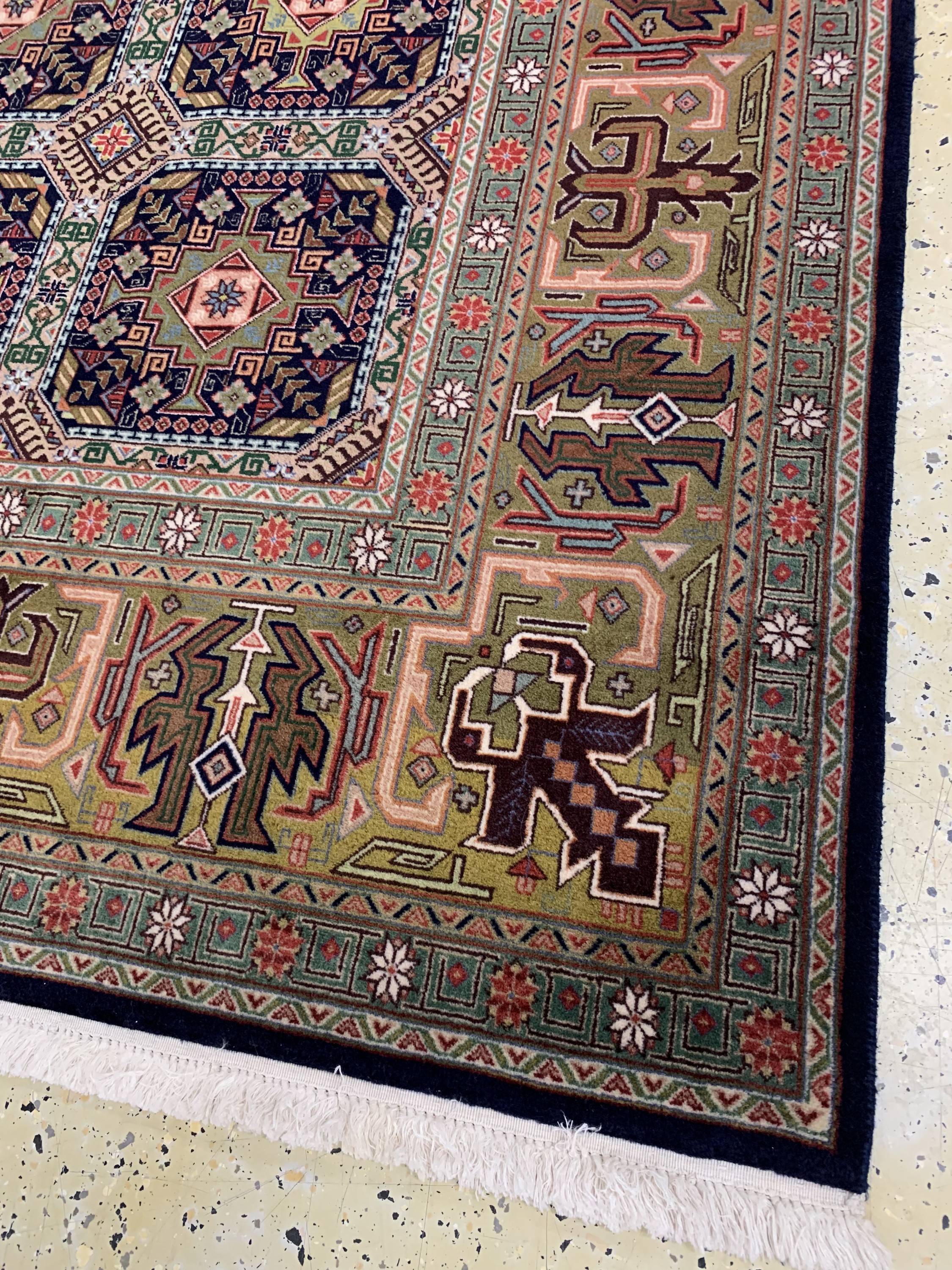 Detail e: Täbriz fein(50 Raj), Persien, Mitte 20.Jhd,Korkwolle auf Baumwolle, ca. 323 x 250 cm, ca.500.000 Kn/qm, gereinigt, EHZ: 2(Mottenfraß)