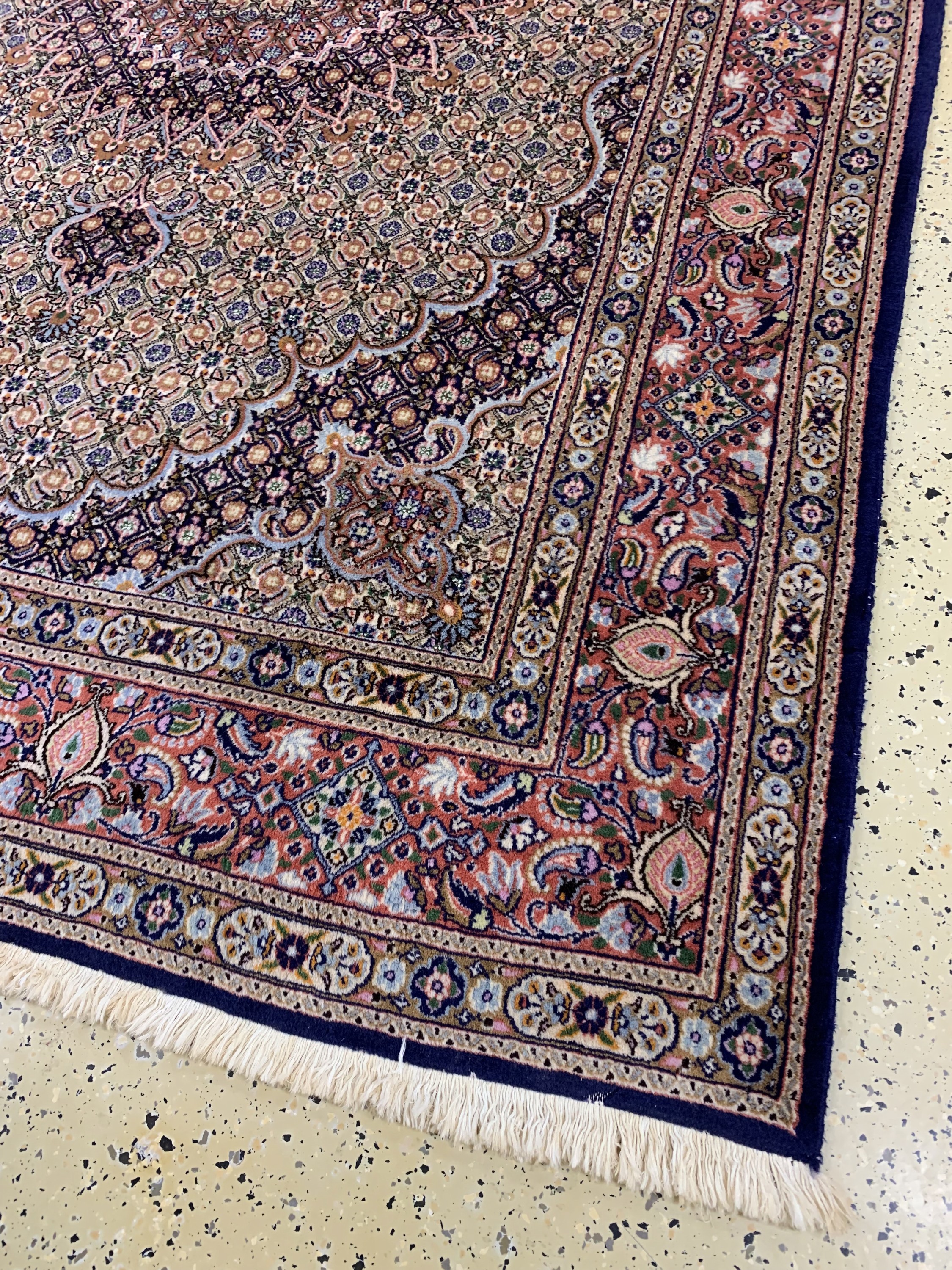 Detail a: Mud fein, Persien, Ende 20.Jhd, Korkwolle mit Seide, ca. 295 x 194 cm, gereinigt, EHZ: 2(Mottenfraß)