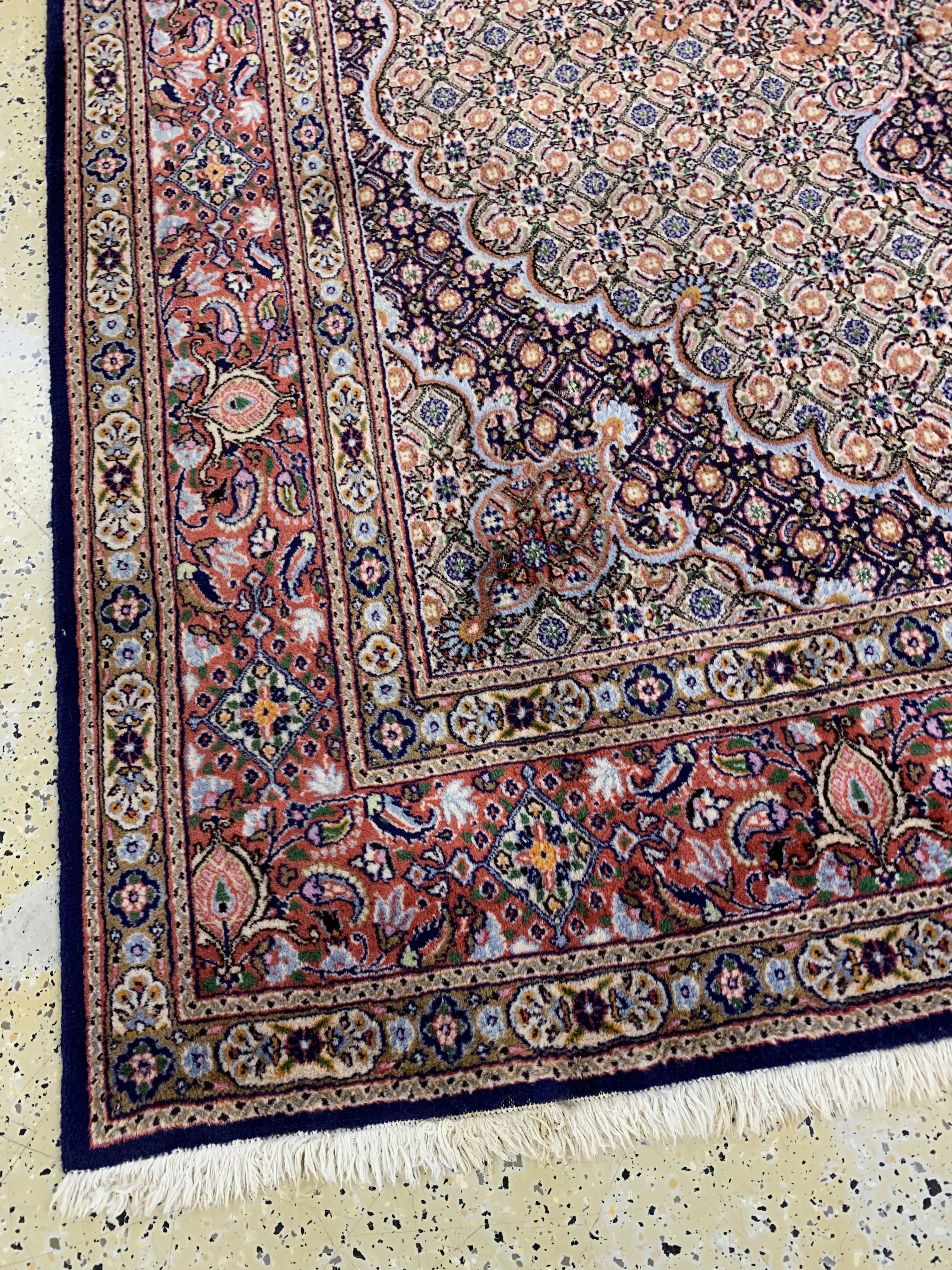 Detail e: Mud fein, Persien, Ende 20.Jhd, Korkwolle mit Seide, ca. 295 x 194 cm, gereinigt, EHZ: 2(Mottenfraß)