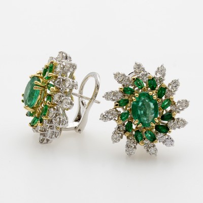 26976209a - Paar Ohrstecker mit Smaragden und Brillanten, WG/GG 750/000, 2 ovale, fac. Smaragde ...