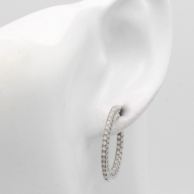 26976222a - Paar Klappcreolen mit Brillanten, WG 750/000, bes. mit Brill. (z.T. auch innen gef.) in ...