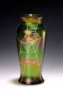 Image 26976247 - Vase, Lötz Österreich, um 1905-10, mehrfach lüstriertes grünes Glas, ...