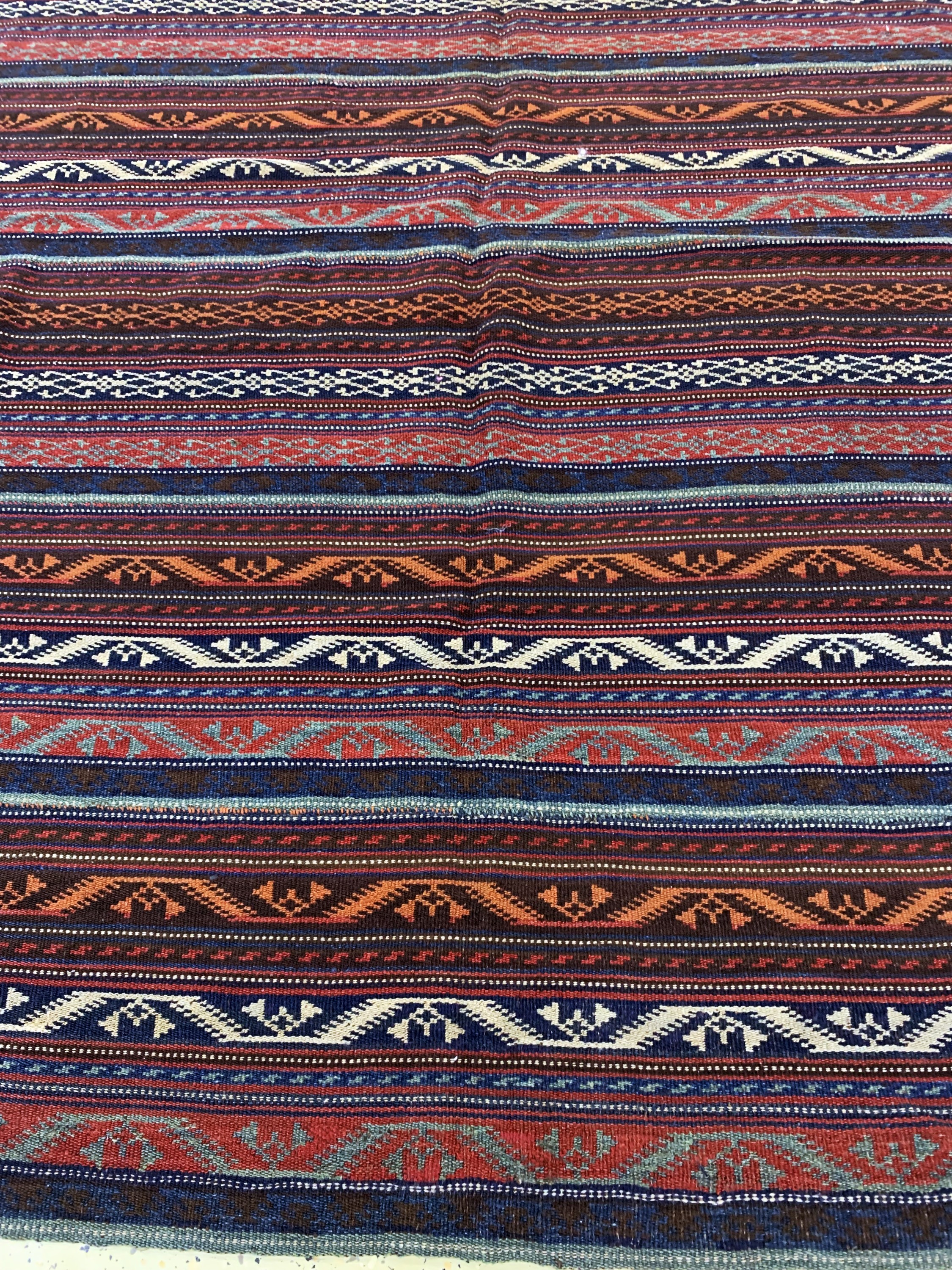 Detail c: Nomaden-Decke"Djajim", Persien, Mitte 20.Jhd, Wolle auf Wolle, ca. 215 x 200 cm, EHZ: 1-2, (7 Bahnig)