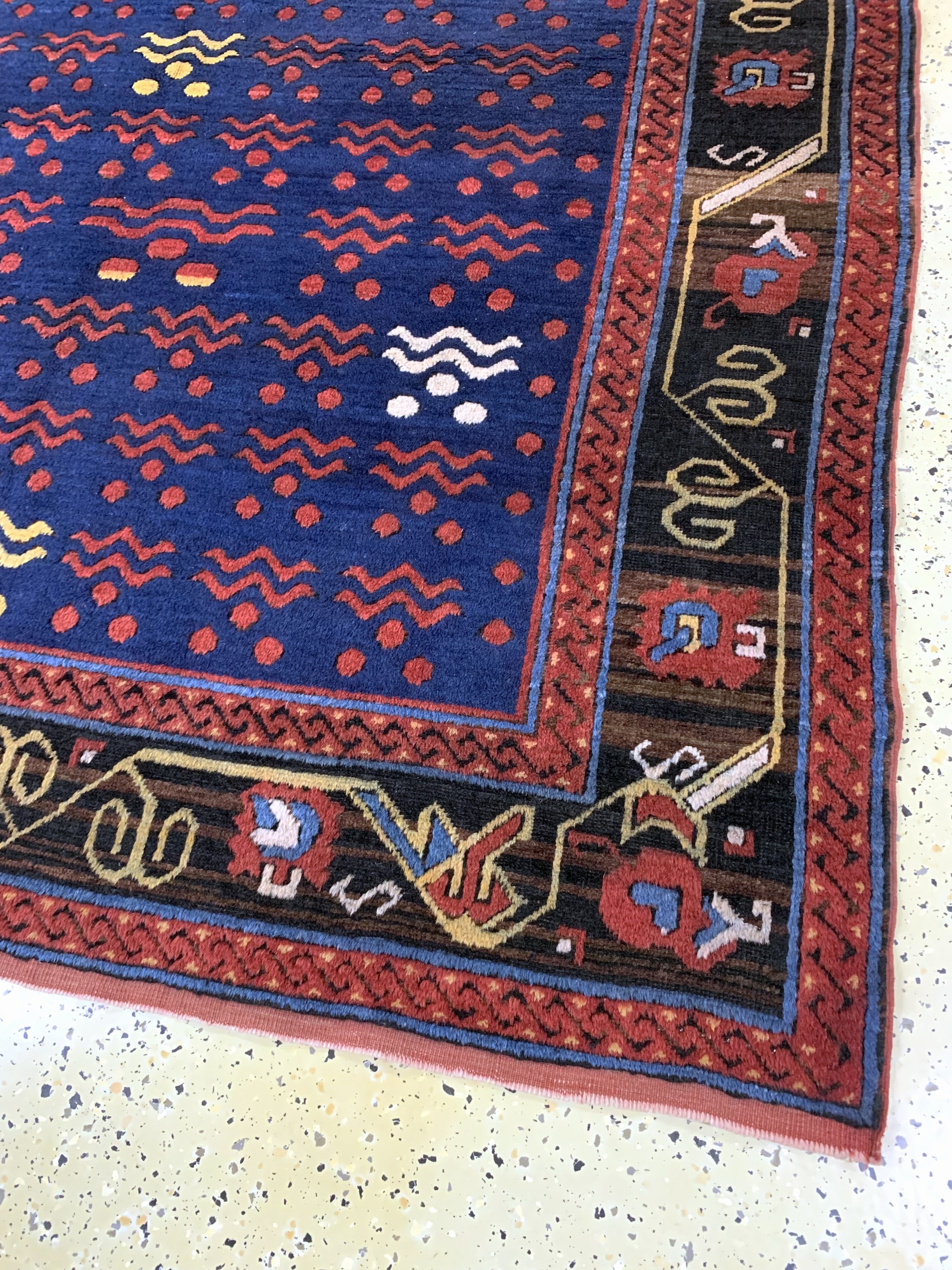 Detail a: Kopie eines"Chintamani-Kazak", Kaukasus, Mitte 20.Jhd, Wolle auf Wolle, ca. 205 x 165 cm, EHZ: 2(oxidiertes Schwarz)