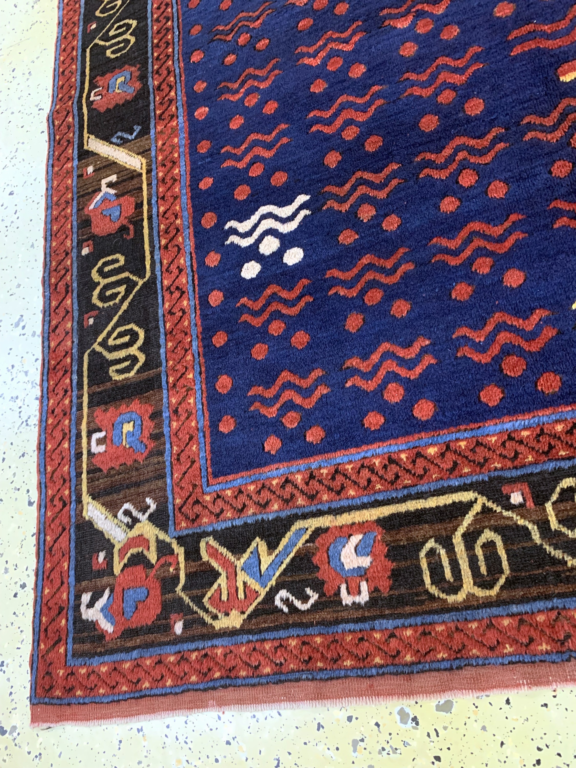 Detail c: Kopie eines"Chintamani-Kazak", Kaukasus, Mitte 20.Jhd, Wolle auf Wolle, ca. 205 x 165 cm, EHZ: 2(oxidiertes Schwarz)