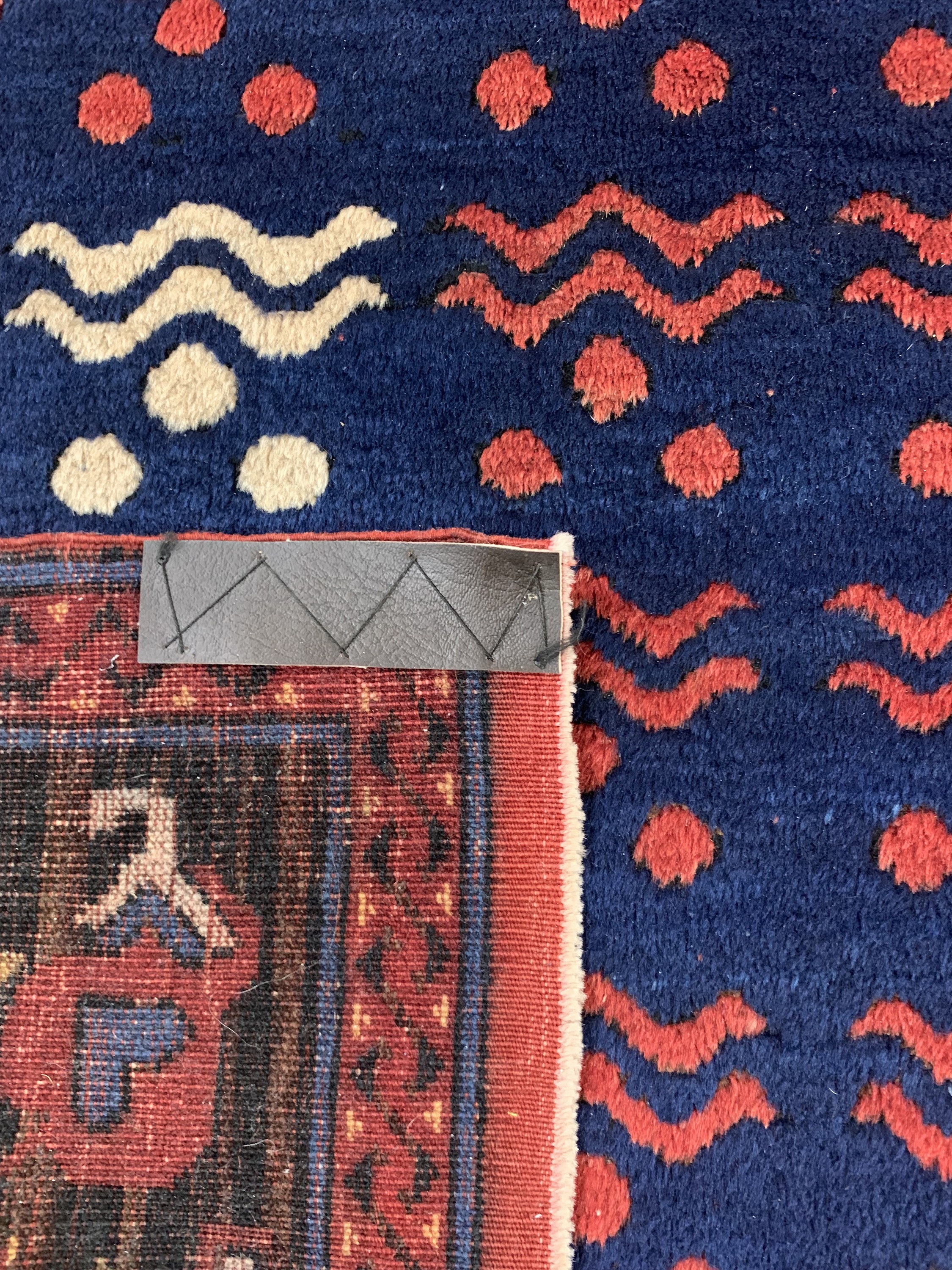Detail g: Kopie eines"Chintamani-Kazak", Kaukasus, Mitte 20.Jhd, Wolle auf Wolle, ca. 205 x 165 cm, EHZ: 2(oxidiertes Schwarz)