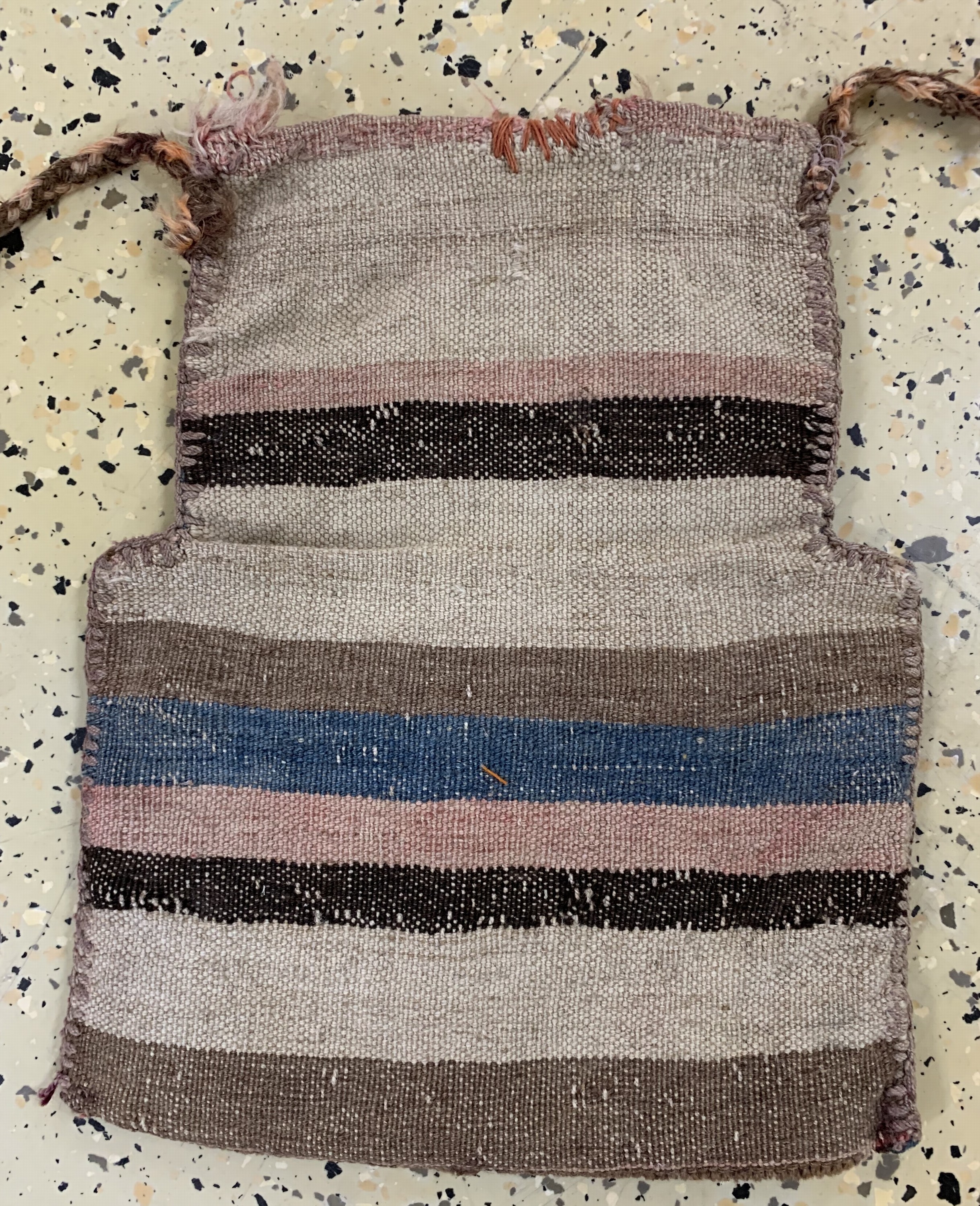 Detail l: Konvolut aus 6 Taschen, Persien, Anfang 20.Jhd, Wolle auf Wolle, Sumakh-Tasche ca. 57 x 30 cm, EHZ: 2