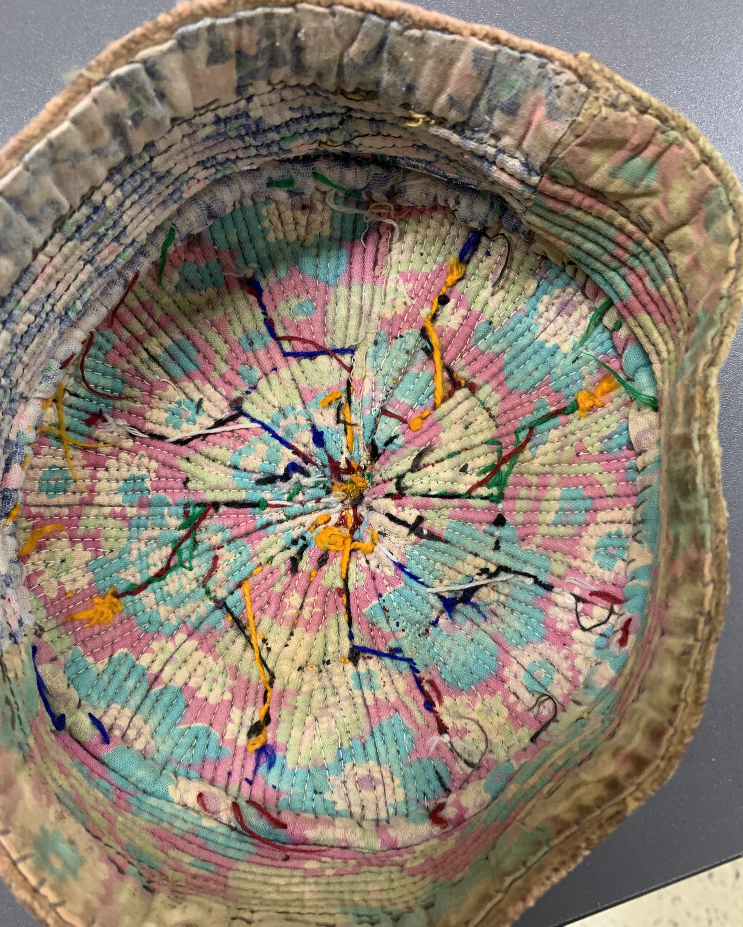 Detail f: Konvolut 3 Nomaden-Mützen, Turkmenistan, Anfang 20.Jhd, Baumwoll-Stickerei, EHZ: 2